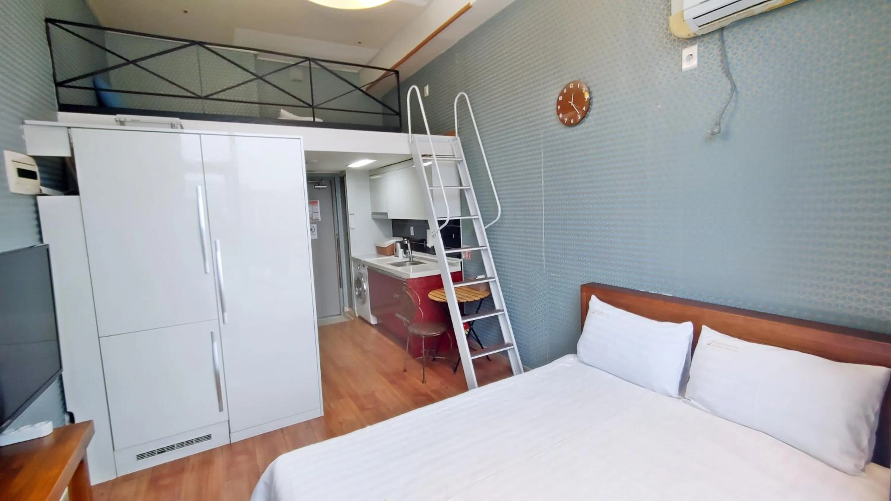 Bed in Myeongdong Merlin Hotel