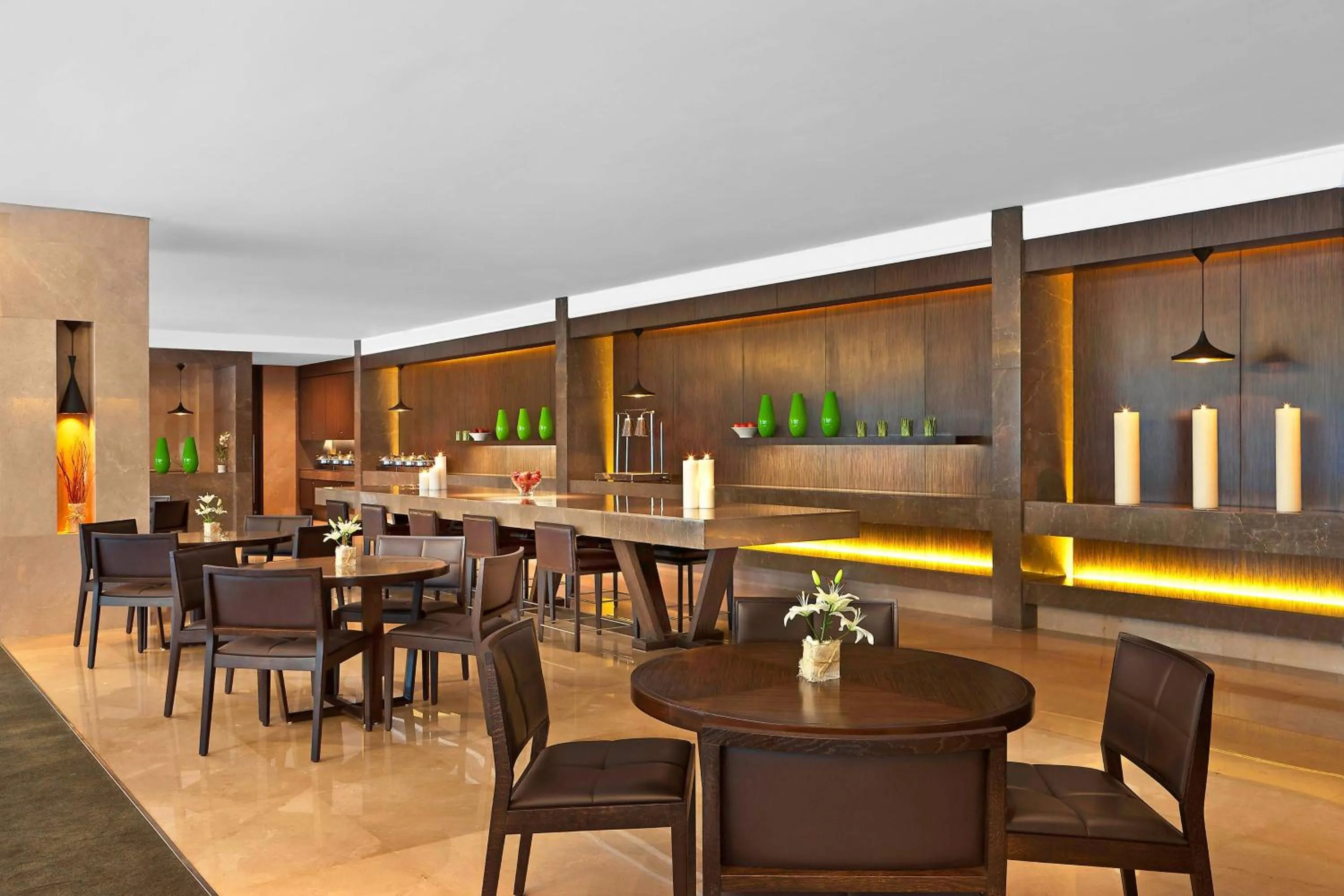 Lounge or bar in The Westin Mumbai Garden City