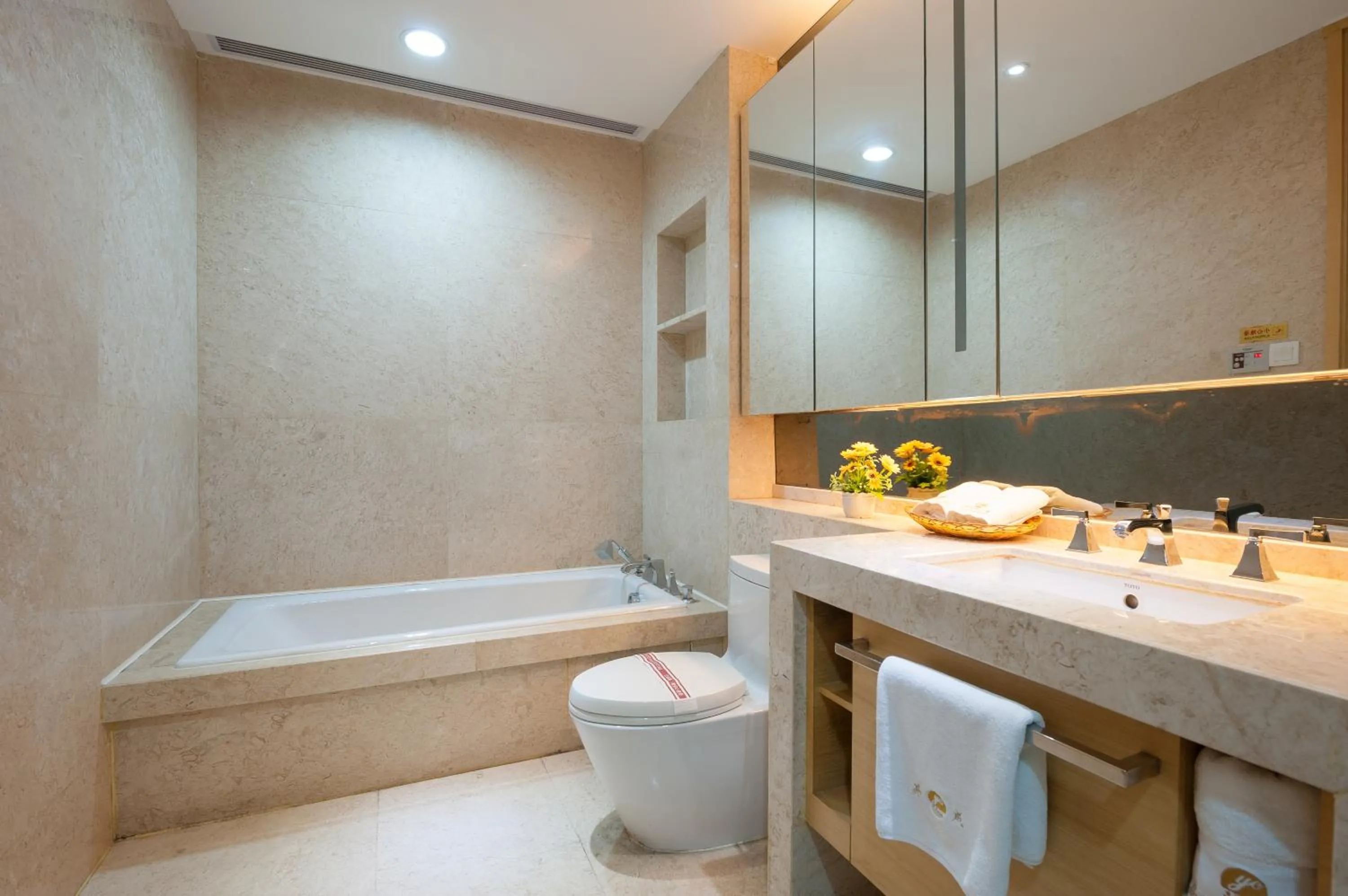 Toilet in Yicheng Pazhou Poly World Trade Centre Apartment
