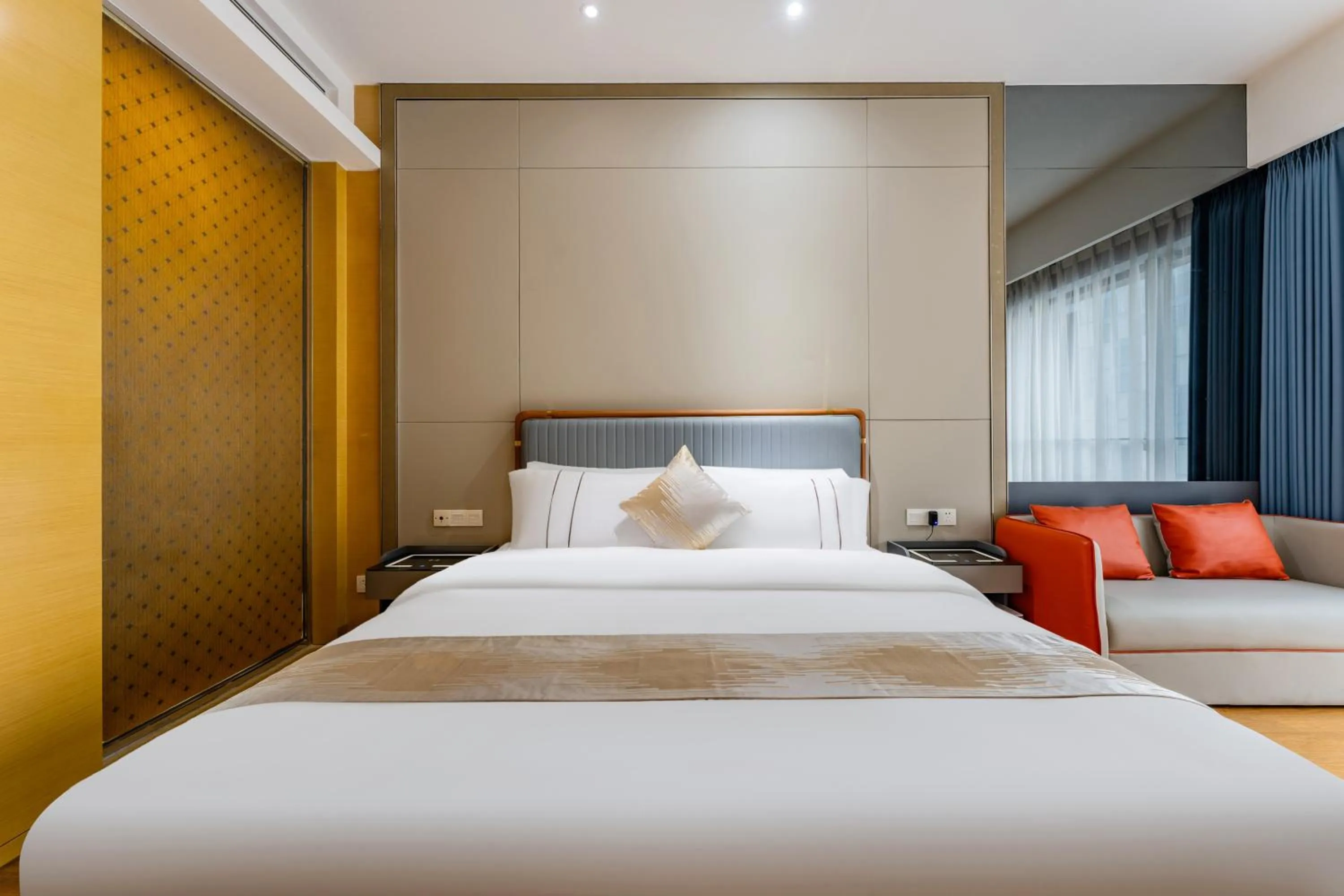 Bedroom, Bed in Yicheng Pazhou Poly World Trade Centre Apartment