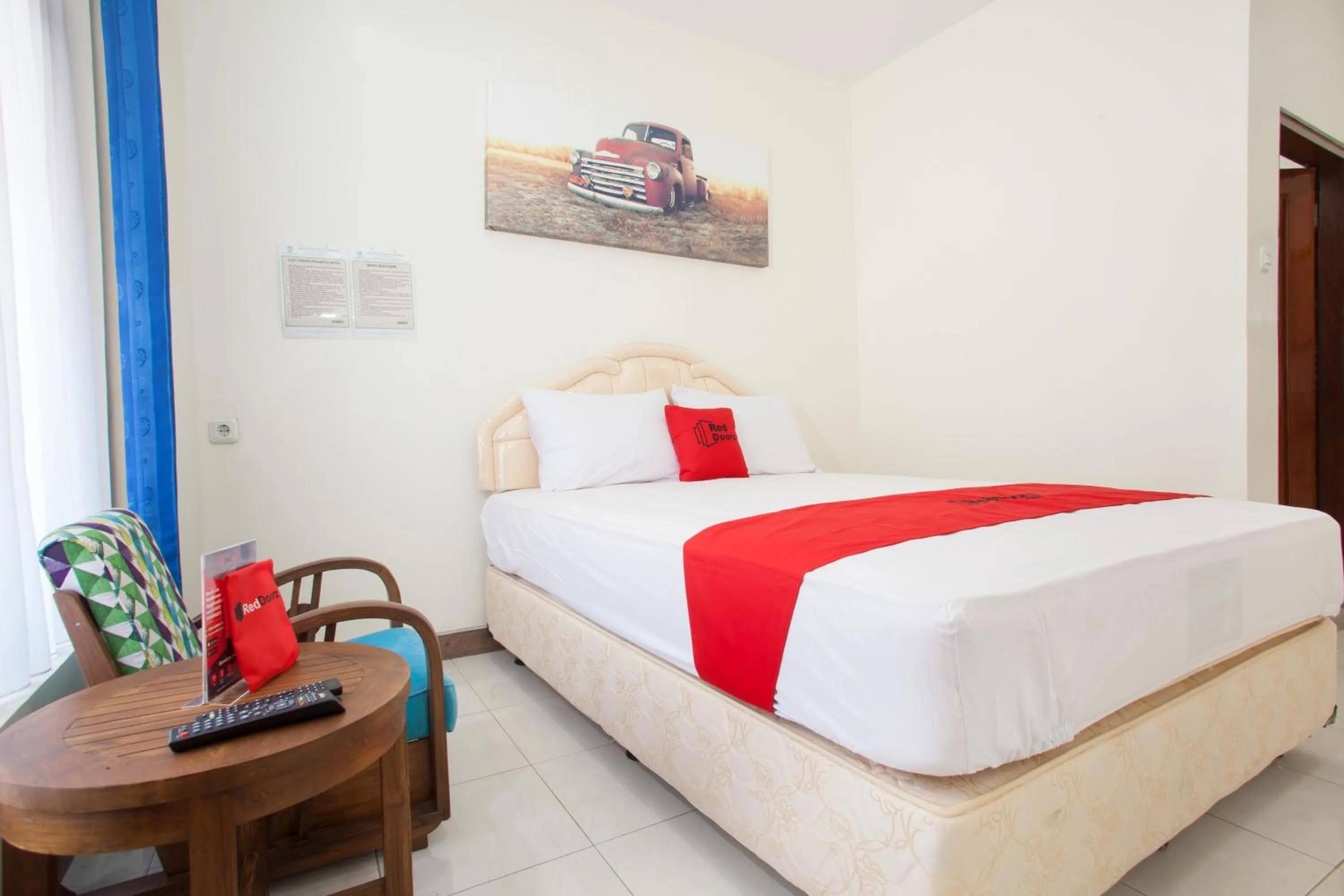 Bedroom, Bed in RedDoorz @ Panglima Sudirman Probolinggo