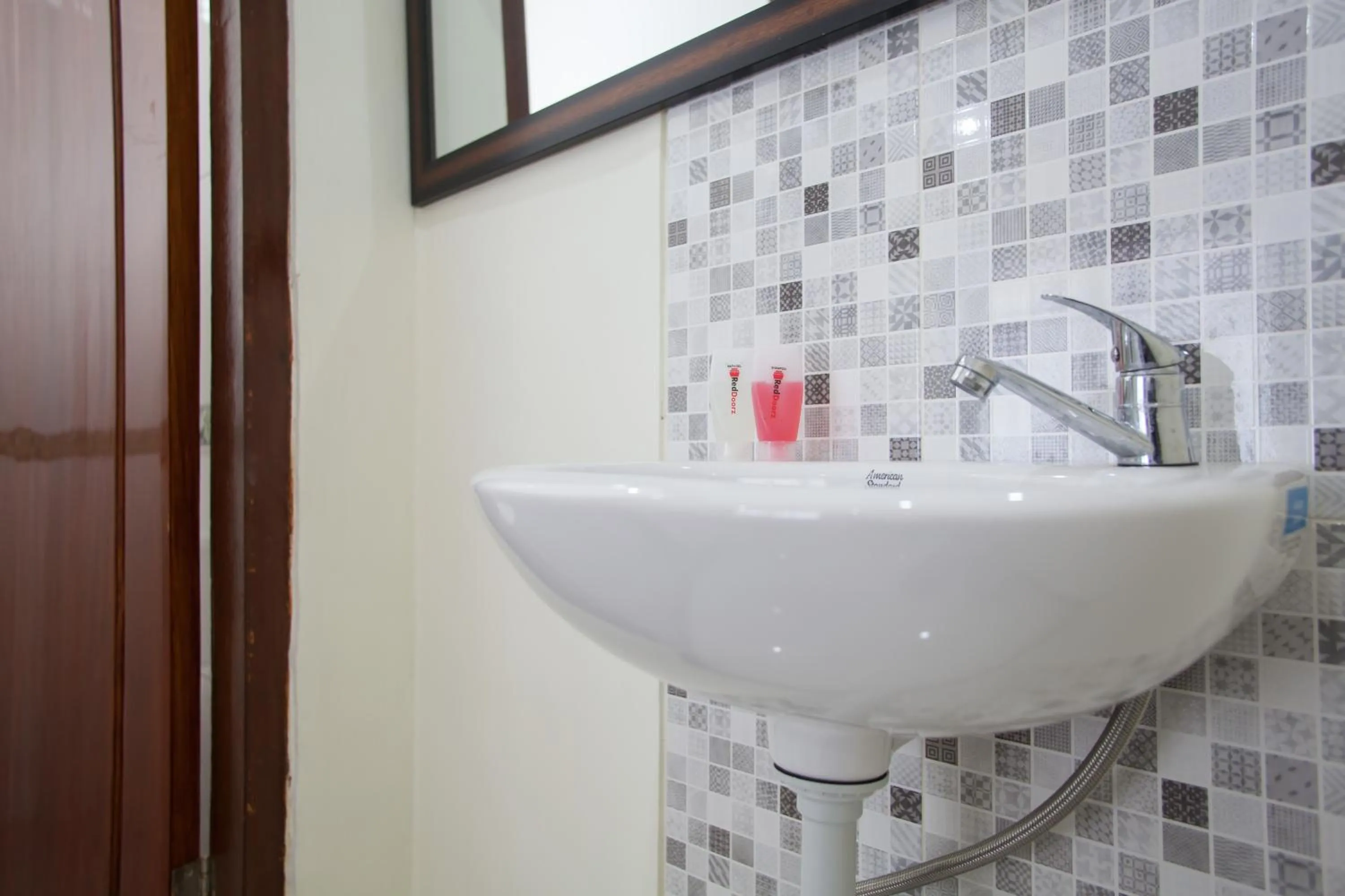 Bathroom in RedDoorz @ Panglima Sudirman Probolinggo