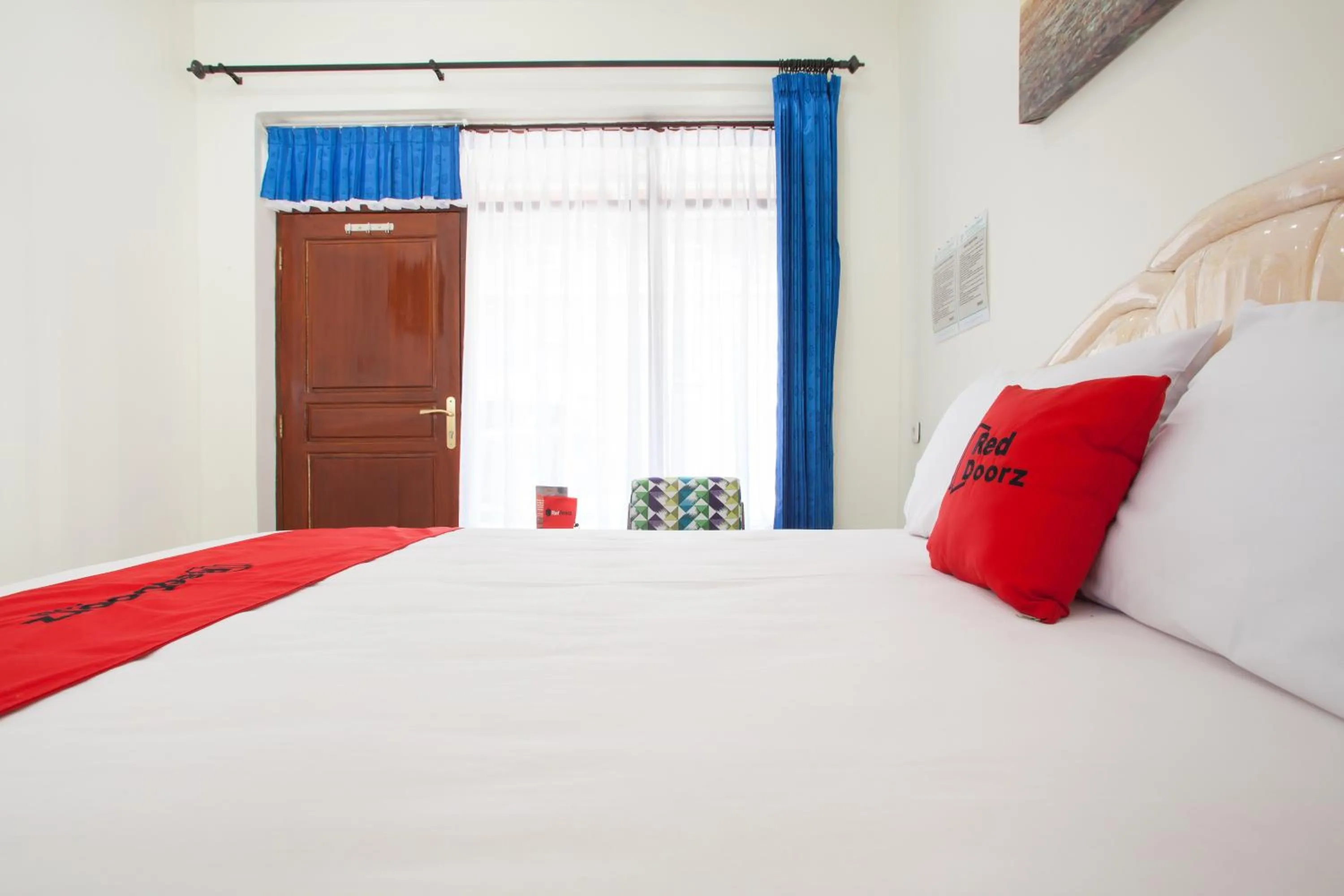 Bedroom, Bed in RedDoorz @ Panglima Sudirman Probolinggo