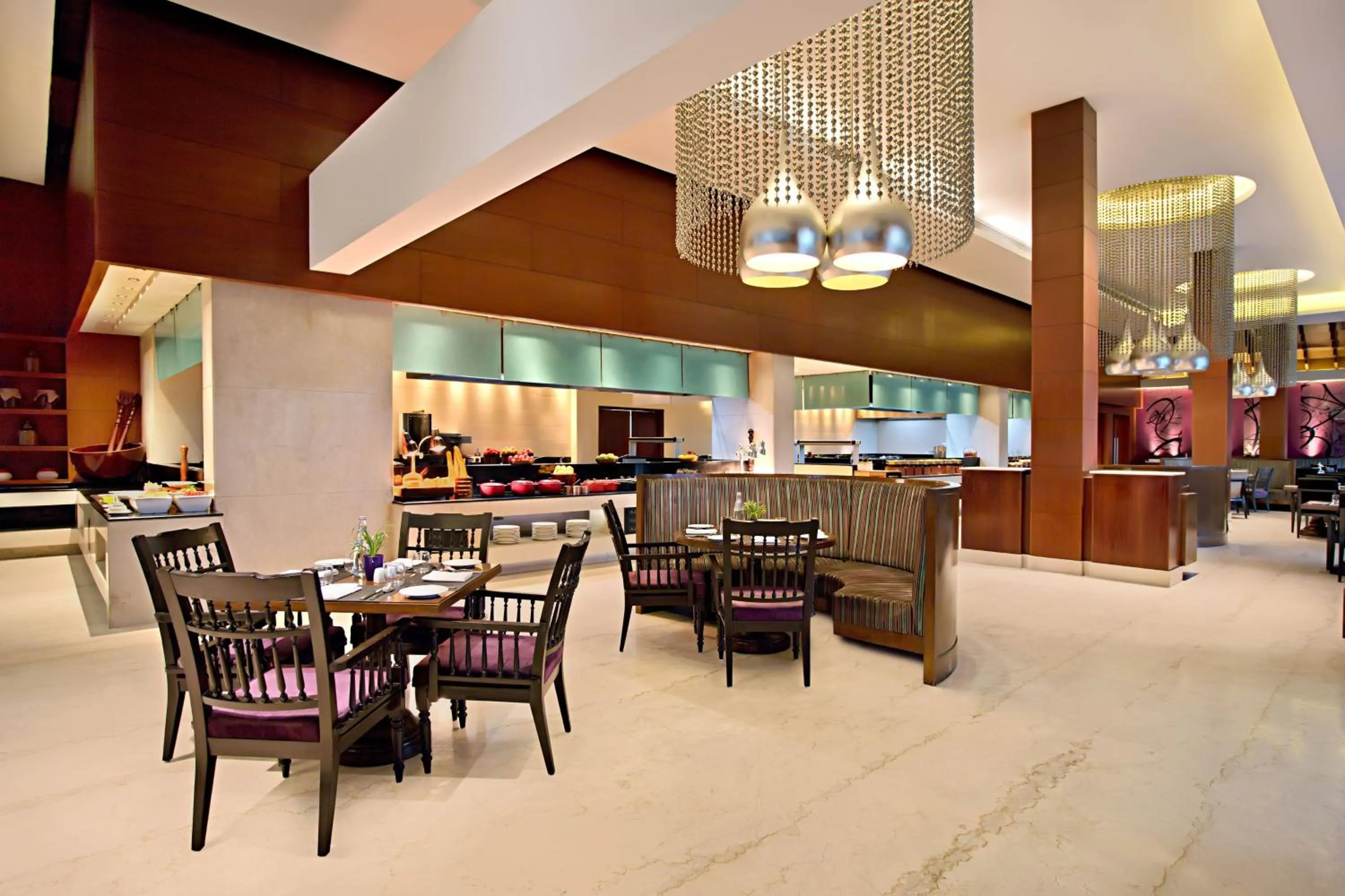 Restaurant/places to eat in Le Meridien Kochi