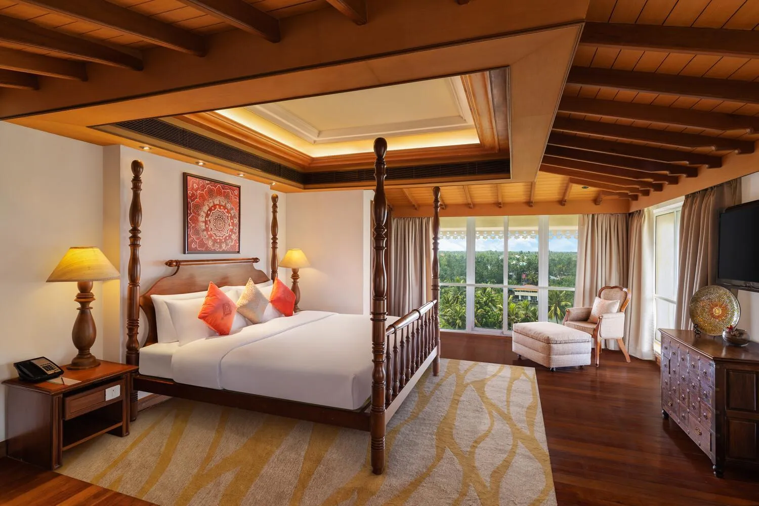 Bed in Le Meridien Kochi