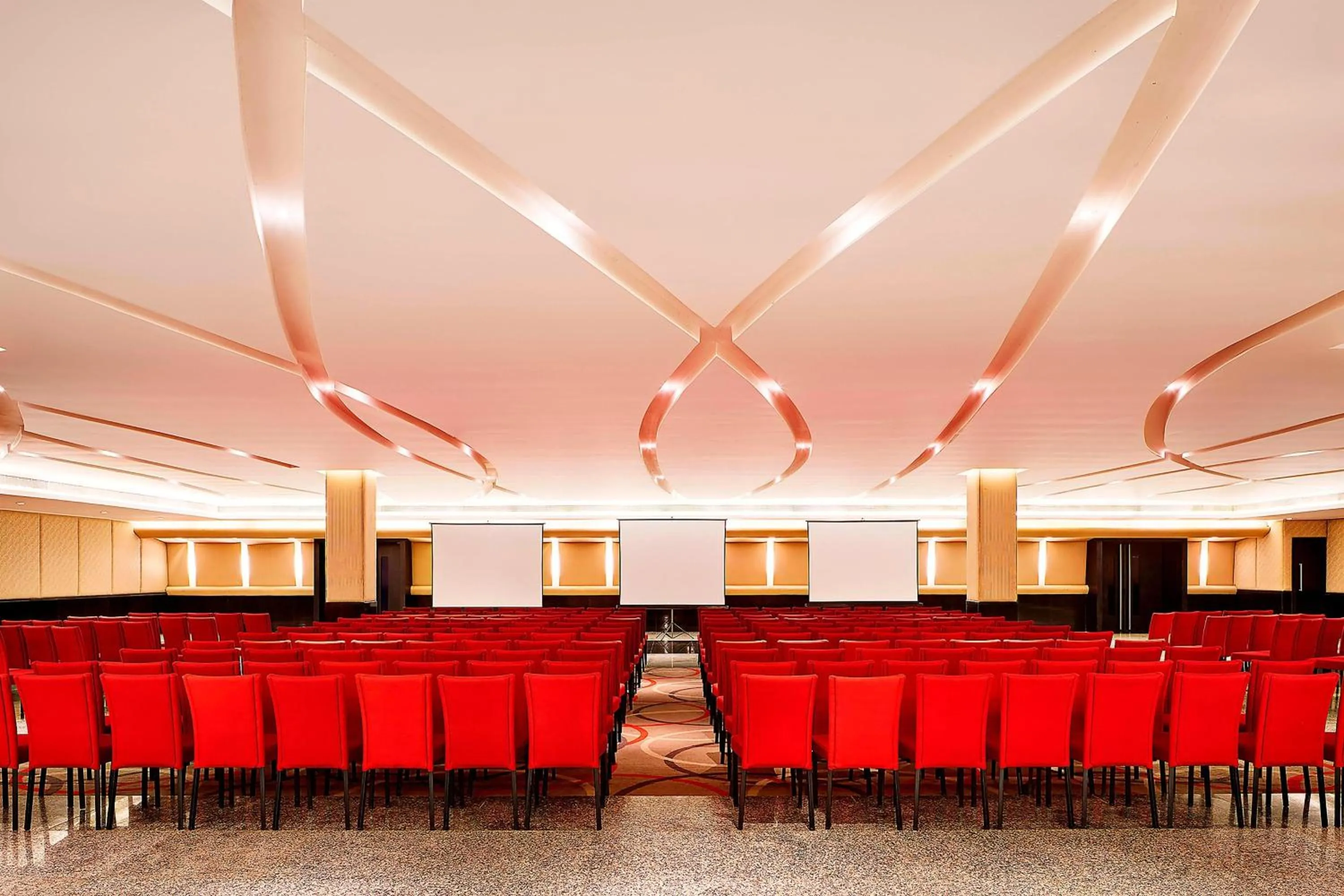 Meeting/conference room in Le Meridien Kochi