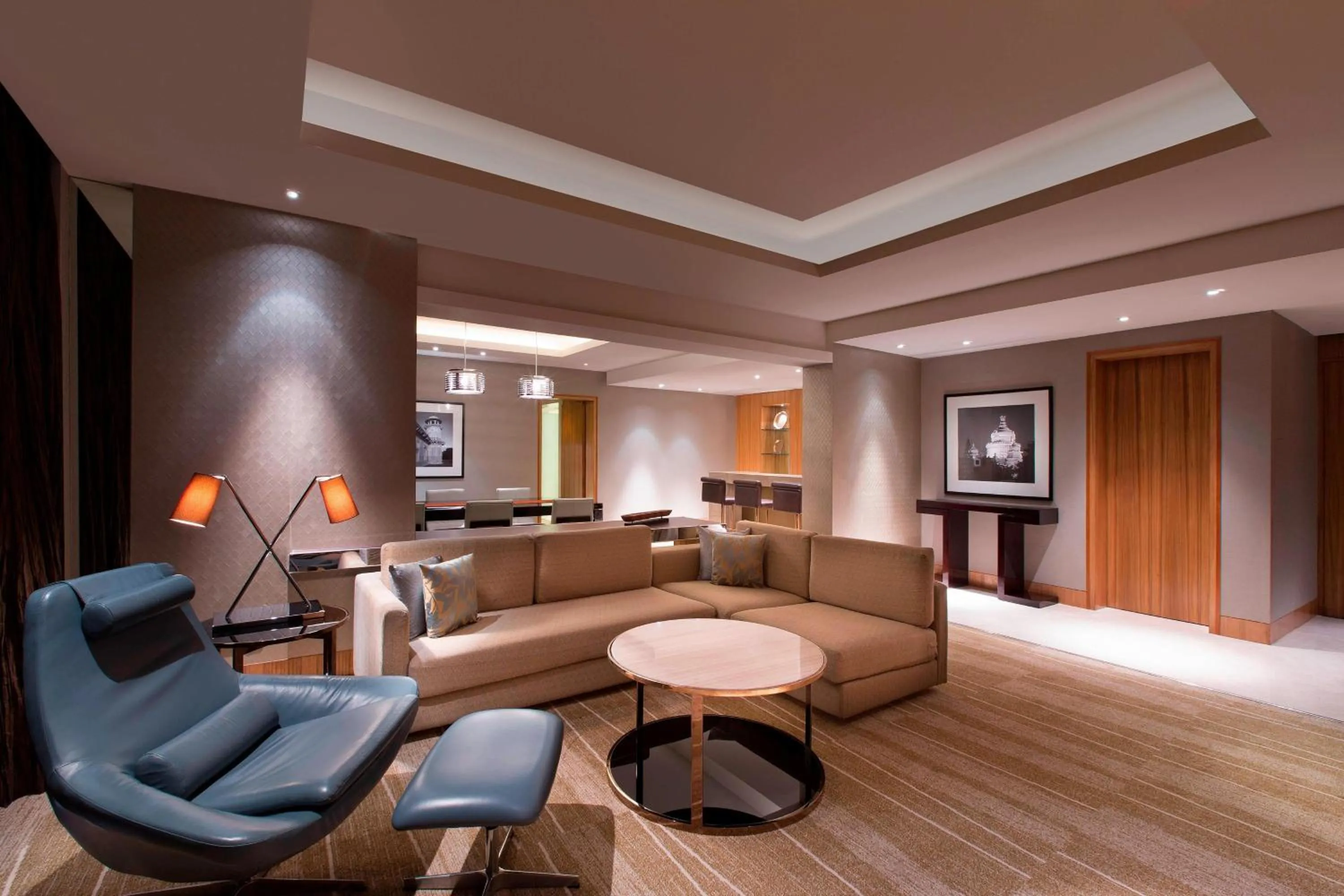 Living room in Sheraton Grand Bangalore Hotel at Brigade Gateway