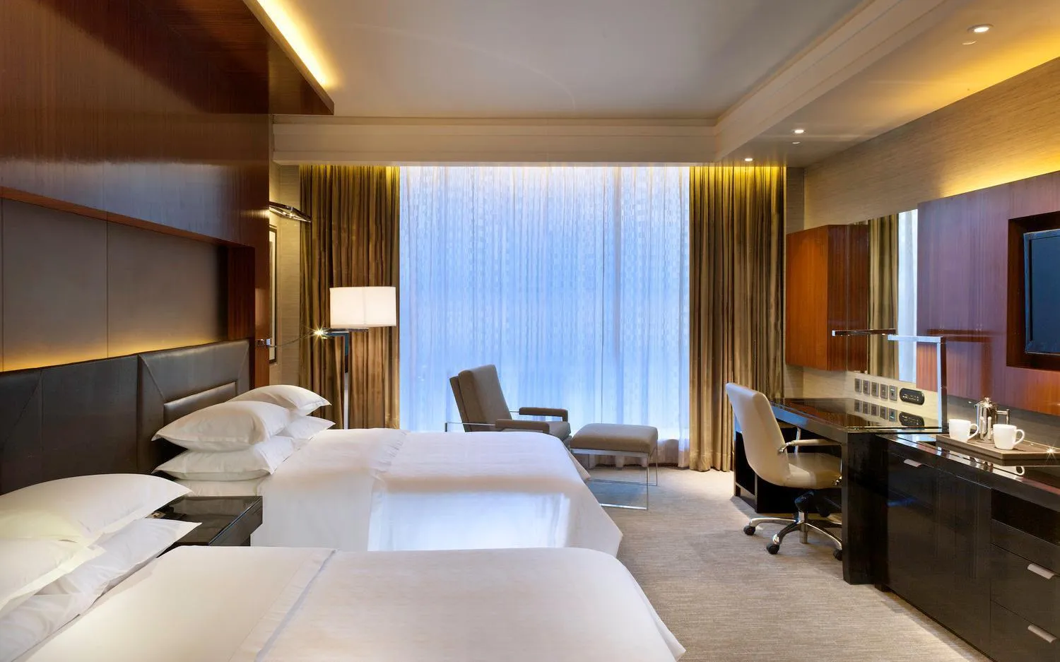 Bedroom, Bed in Sheraton Grand Bangalore Hotel at Brigade Gateway