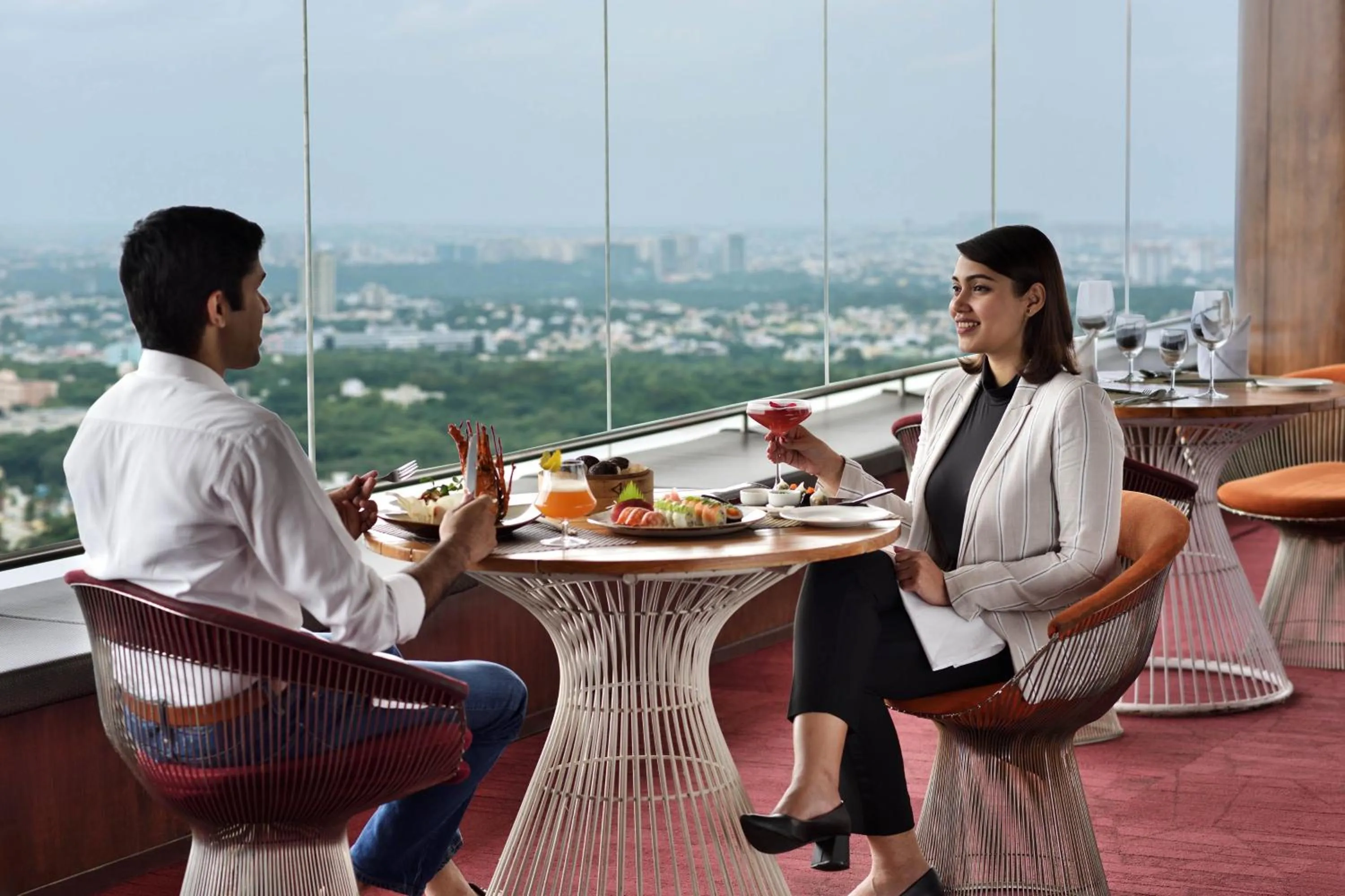 Lounge or bar in Sheraton Grand Bangalore Hotel at Brigade Gateway