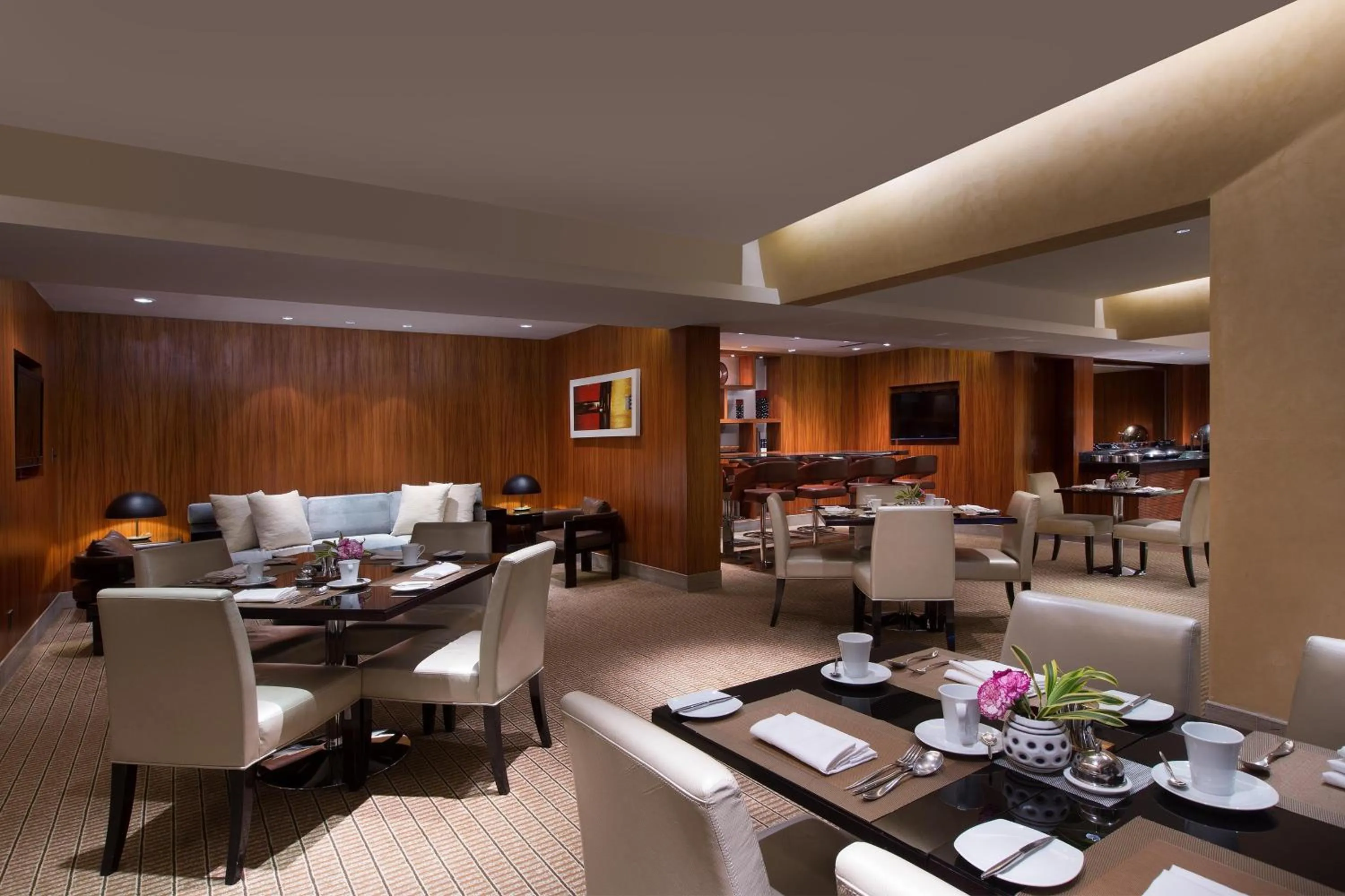 Lounge or bar in Sheraton Grand Bangalore Hotel at Brigade Gateway