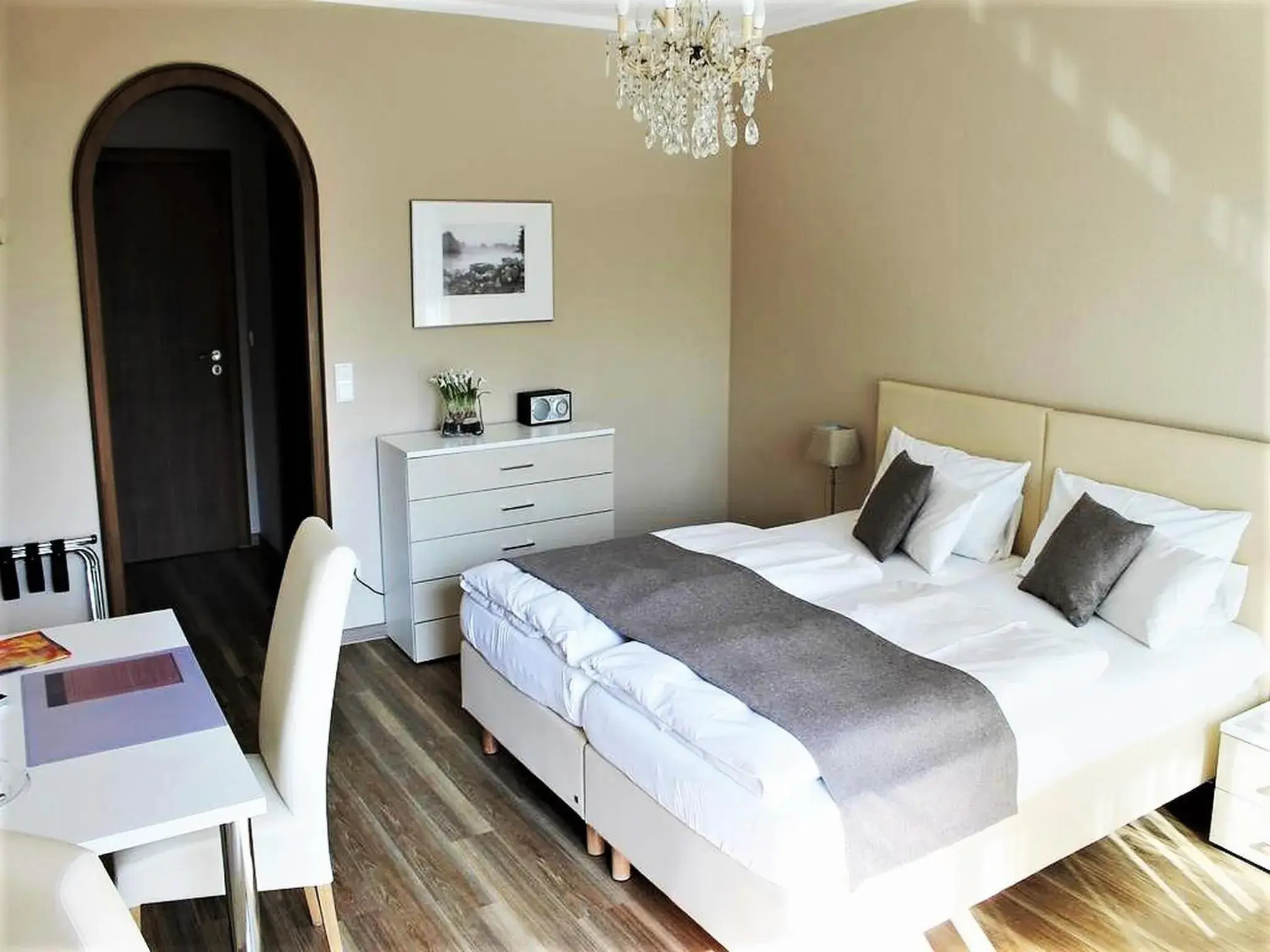 Double Room with Balcony - single occupancy in Hotel garni Bellevue Double Room with Balcony - single occupancy in Hotel garni Bellevue