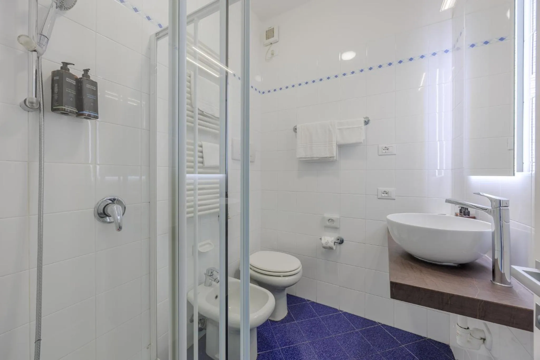 Bathroom in Hotel Degli Oleandri