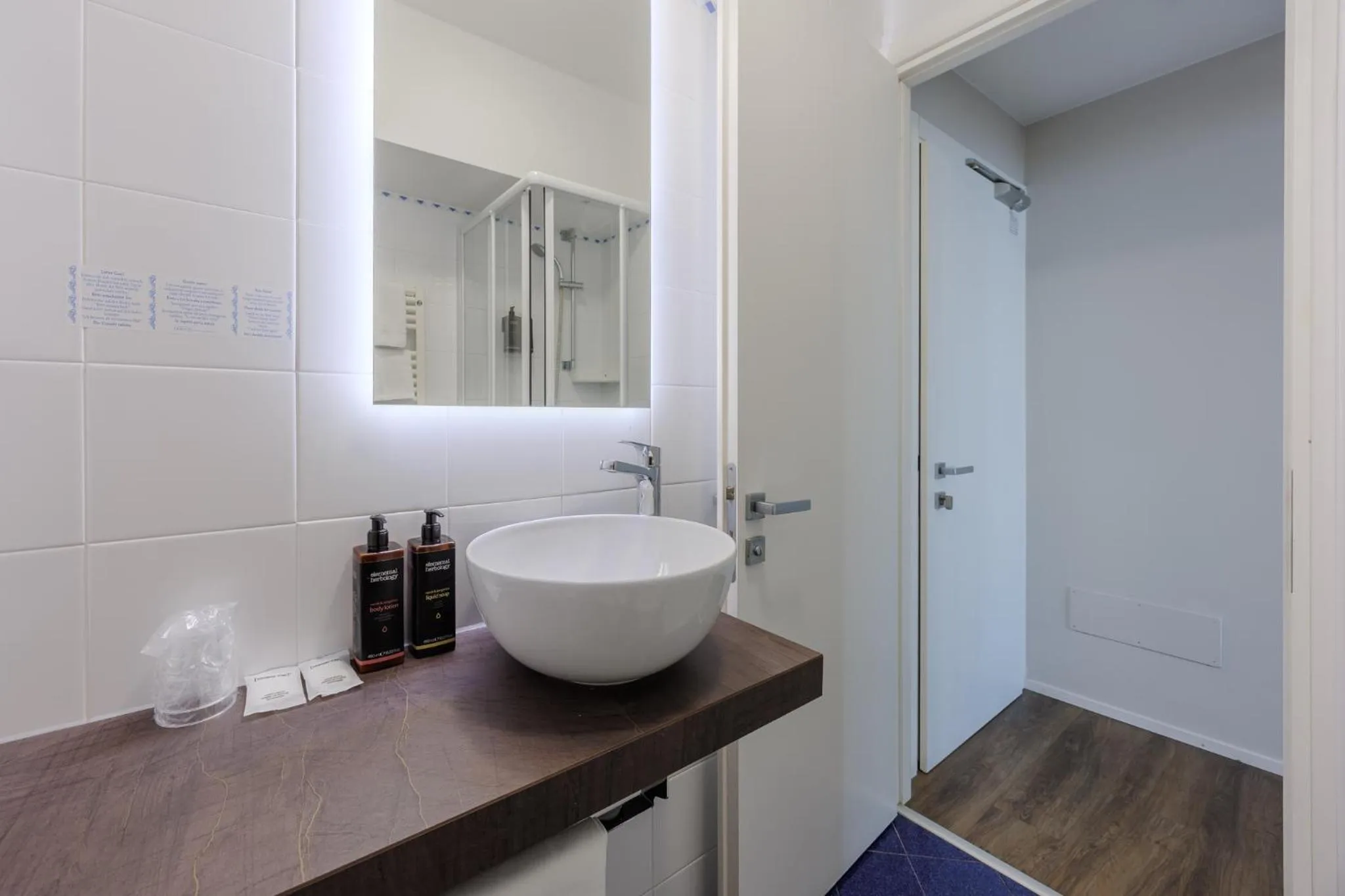 Bathroom in Hotel Degli Oleandri