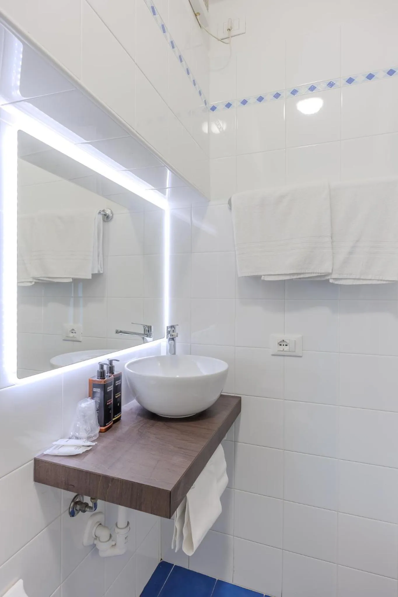 Bathroom in Hotel Degli Oleandri