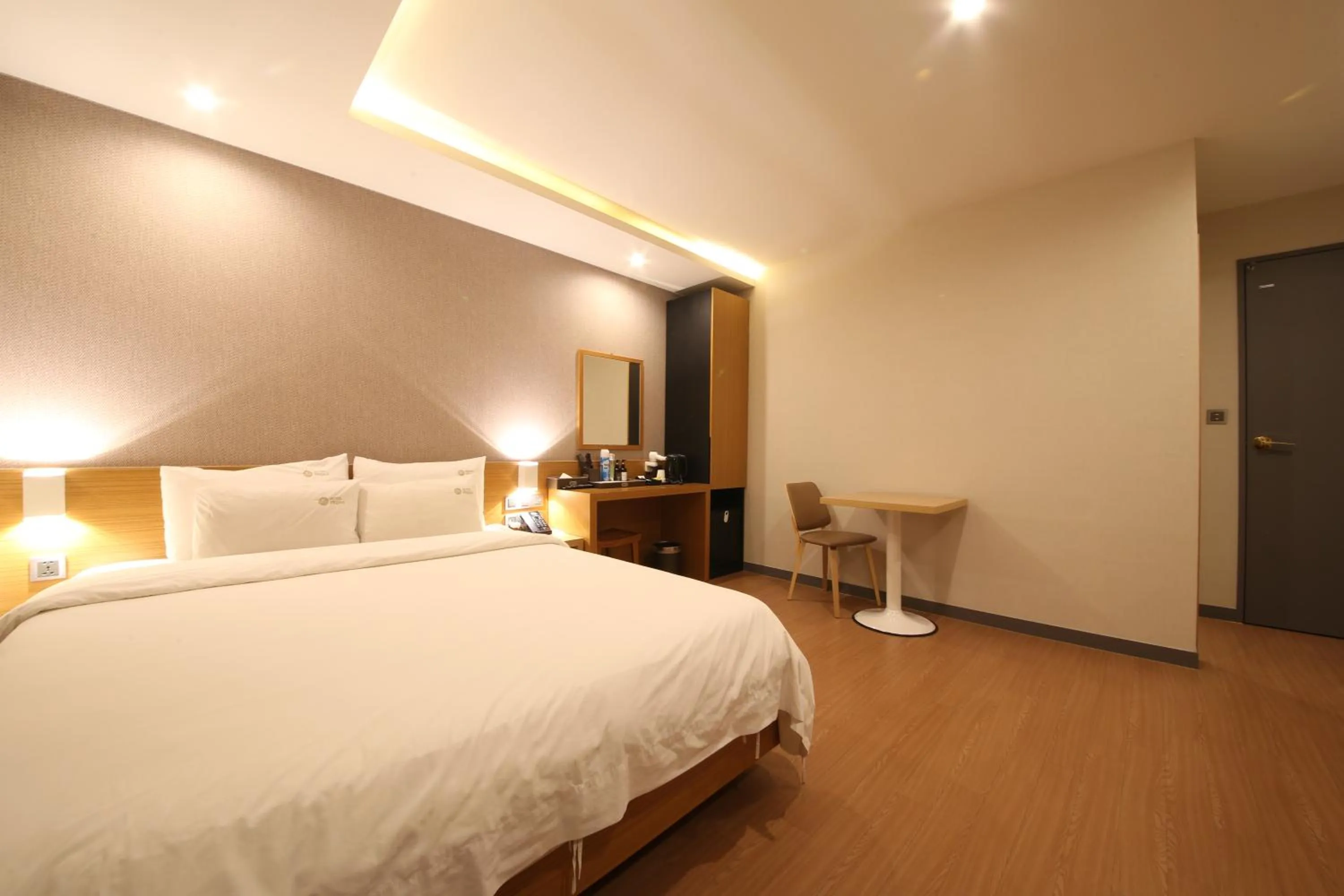 Photo of the whole room, Bed in Hotel Prima Busan