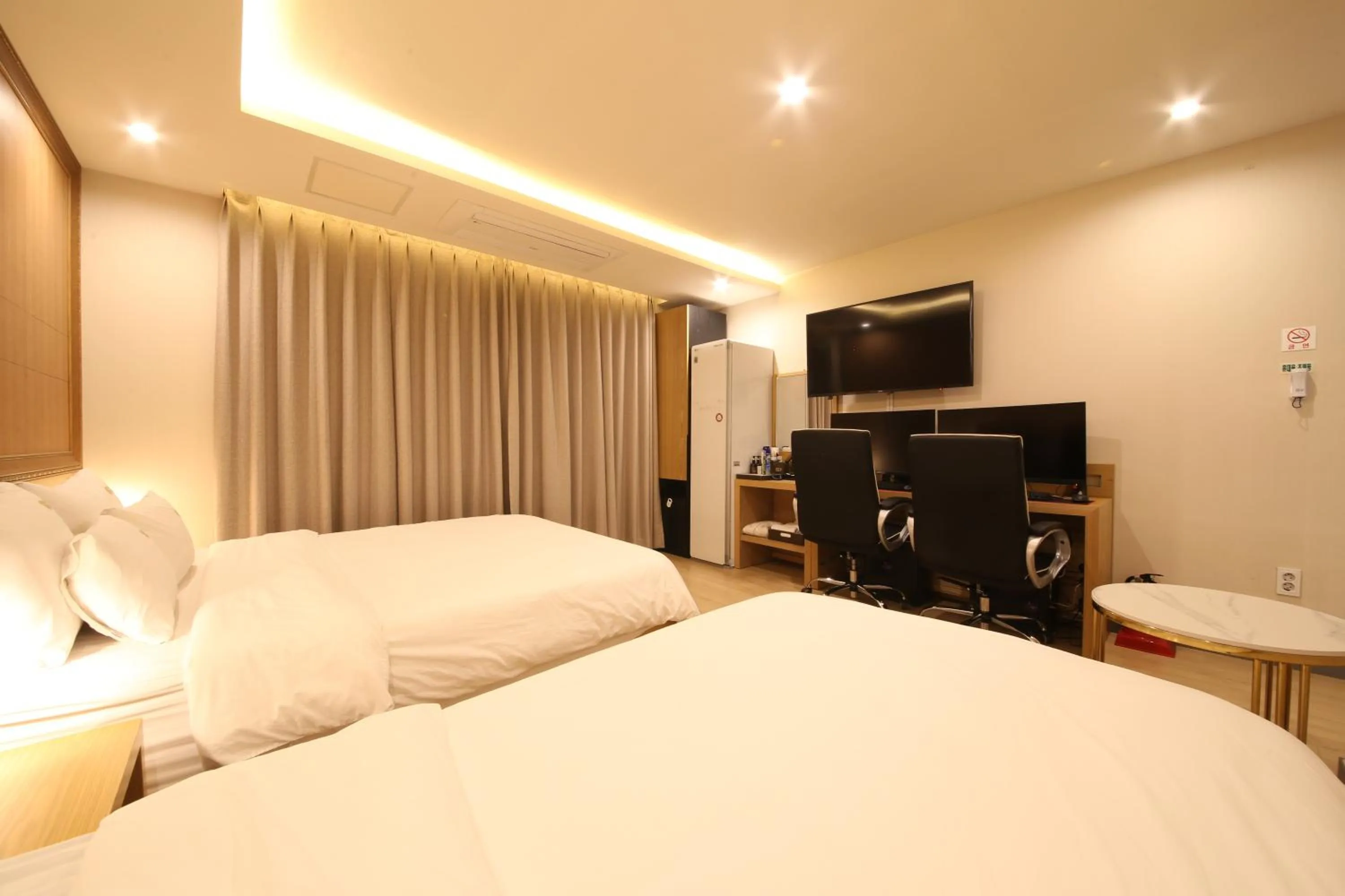 Photo of the whole room, Bed in Hotel Prima Busan