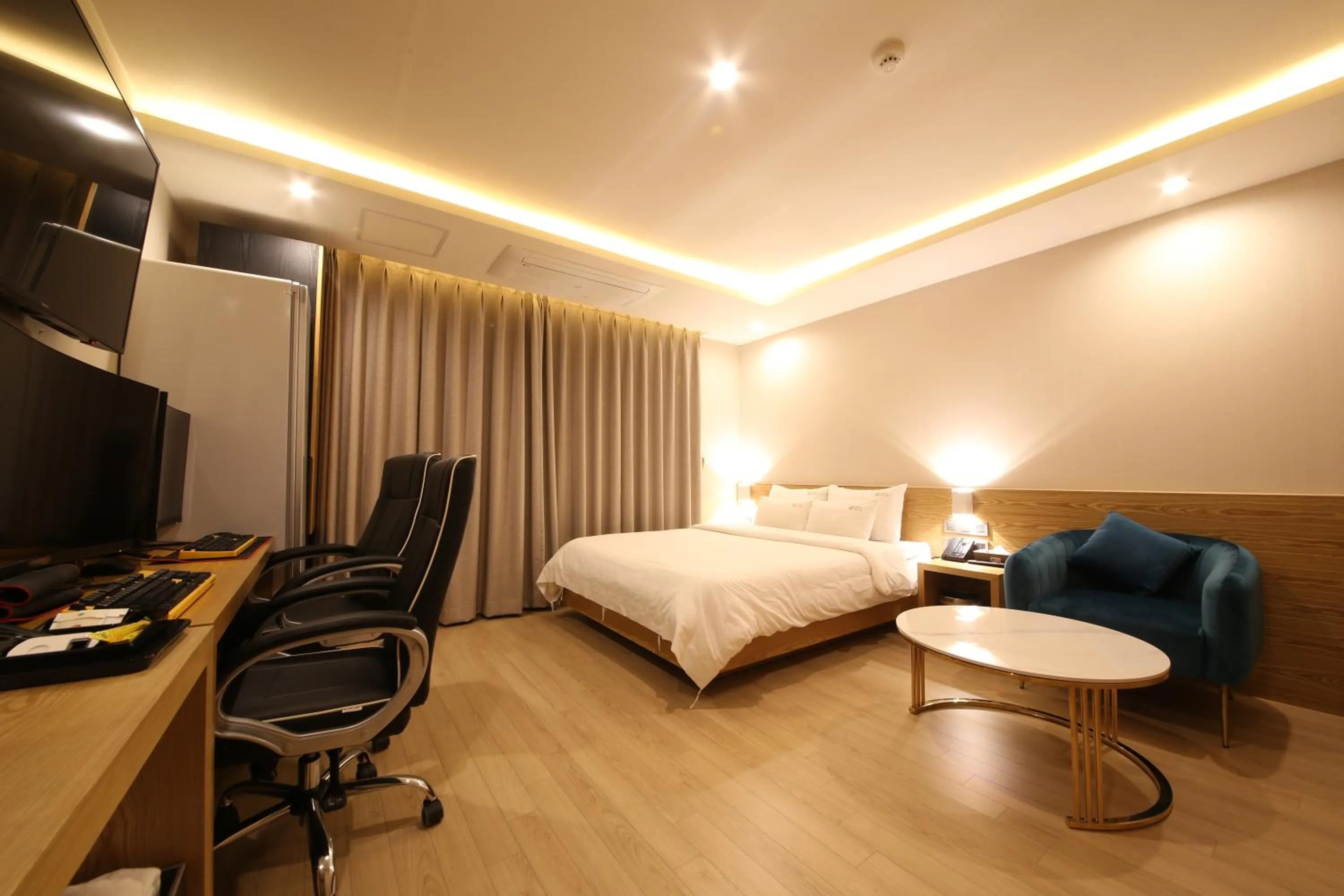 Photo of the whole room, Bed in Hotel Prima Busan