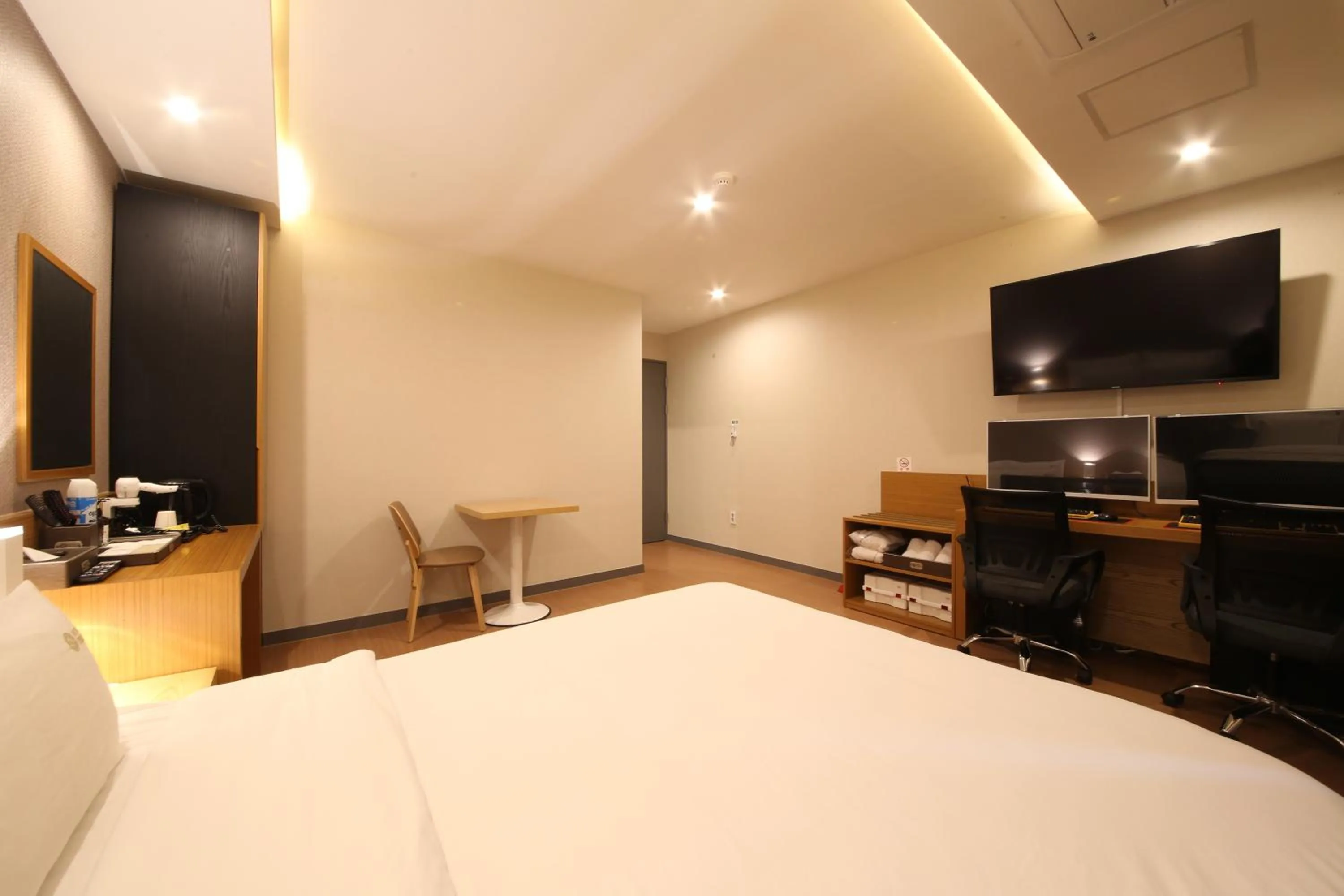 Photo of the whole room, Bed in Hotel Prima Busan