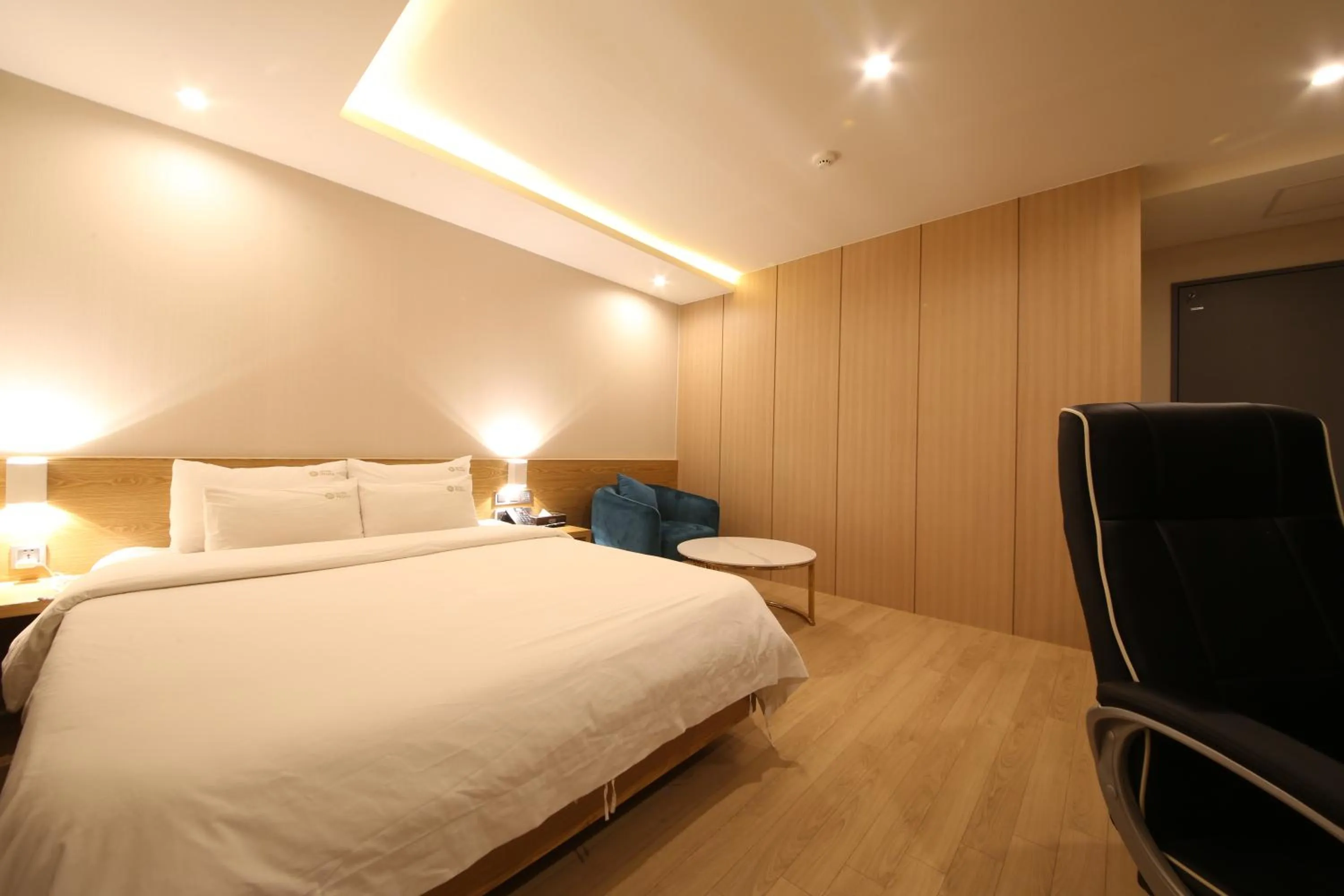 Photo of the whole room, Bed in Hotel Prima Busan