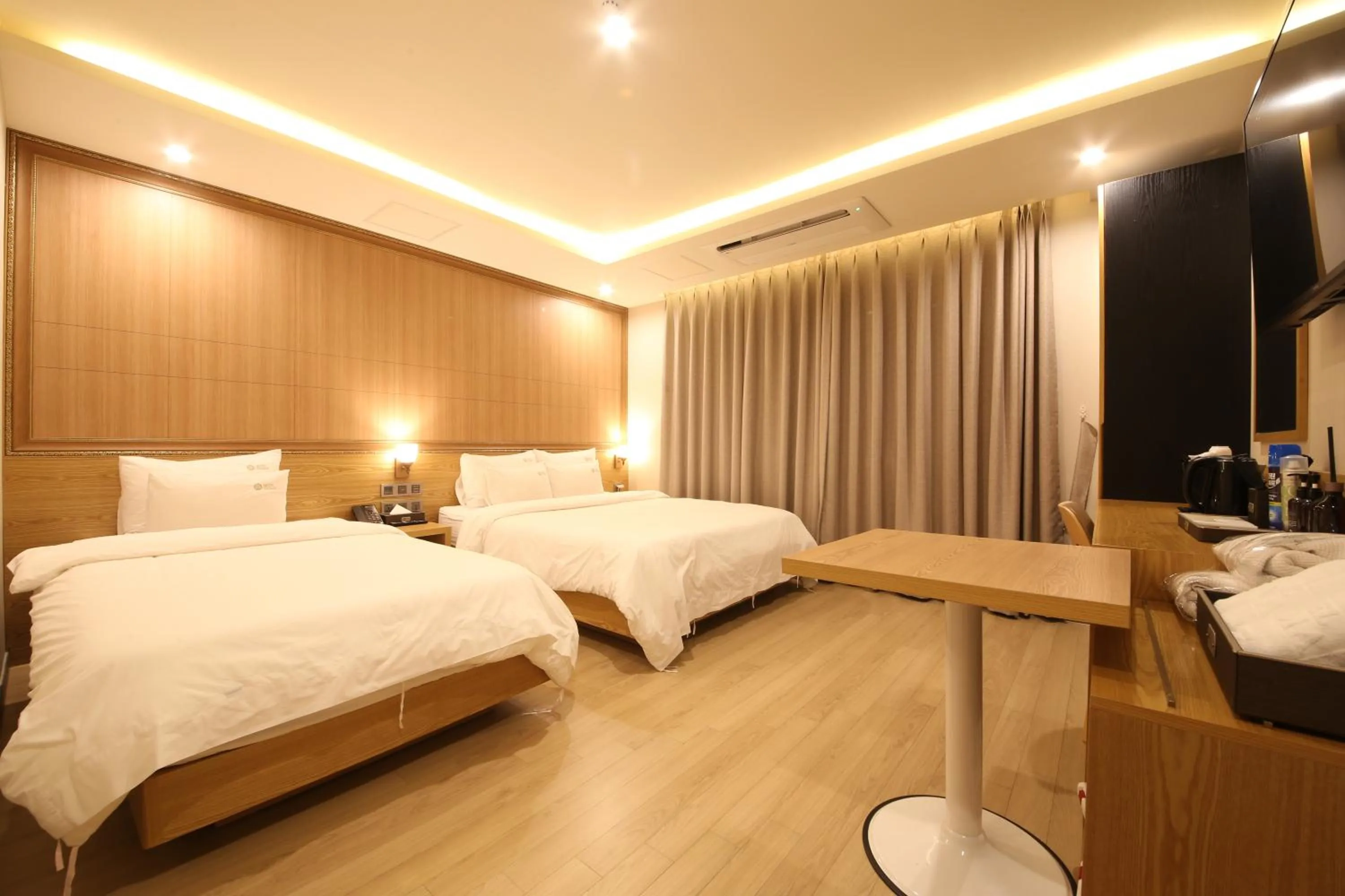 Photo of the whole room, Bed in Hotel Prima Busan