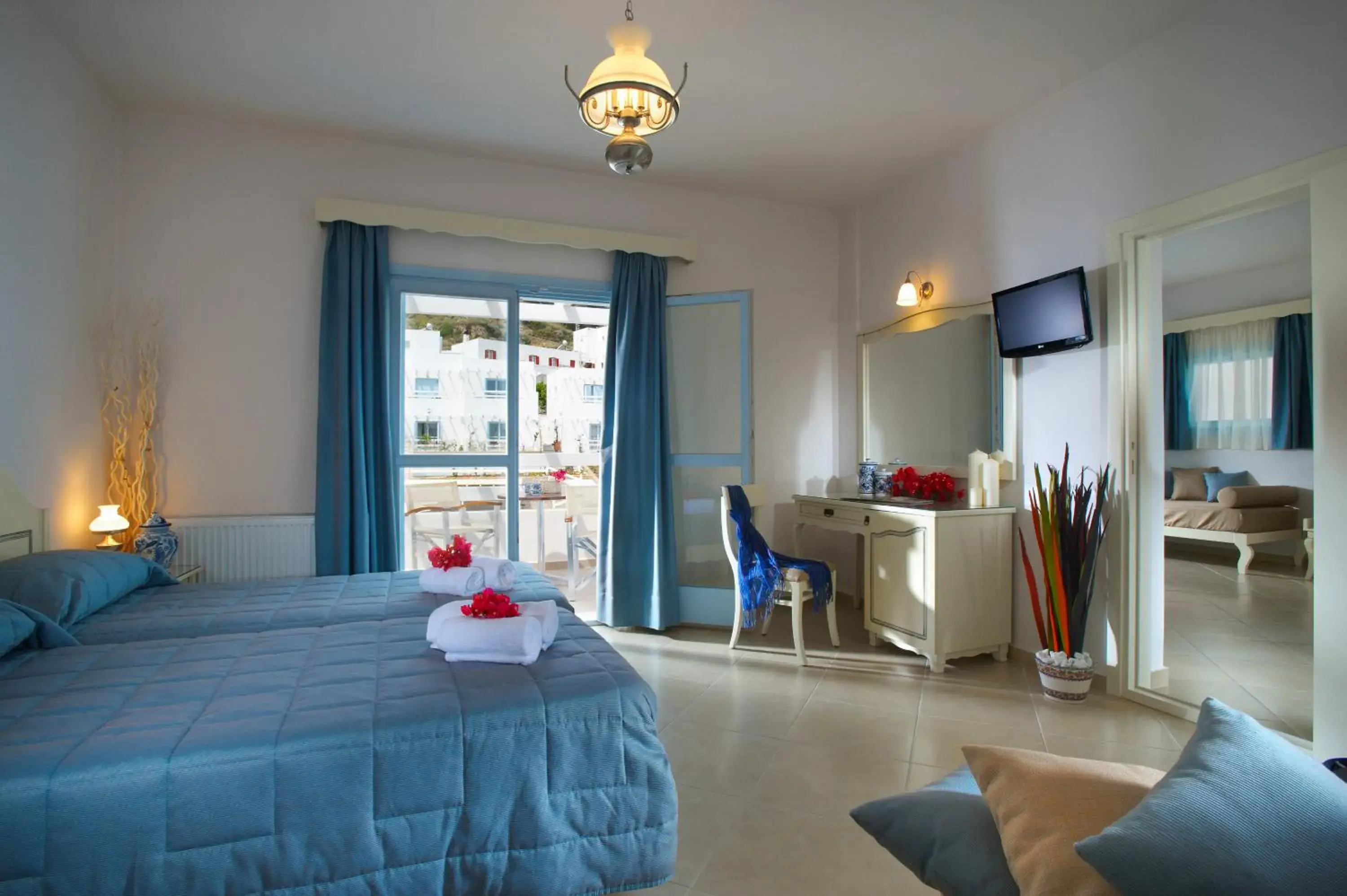 Suite (2-4 Adults) in Perigiali Suite (2-4 Adults) in Perigiali