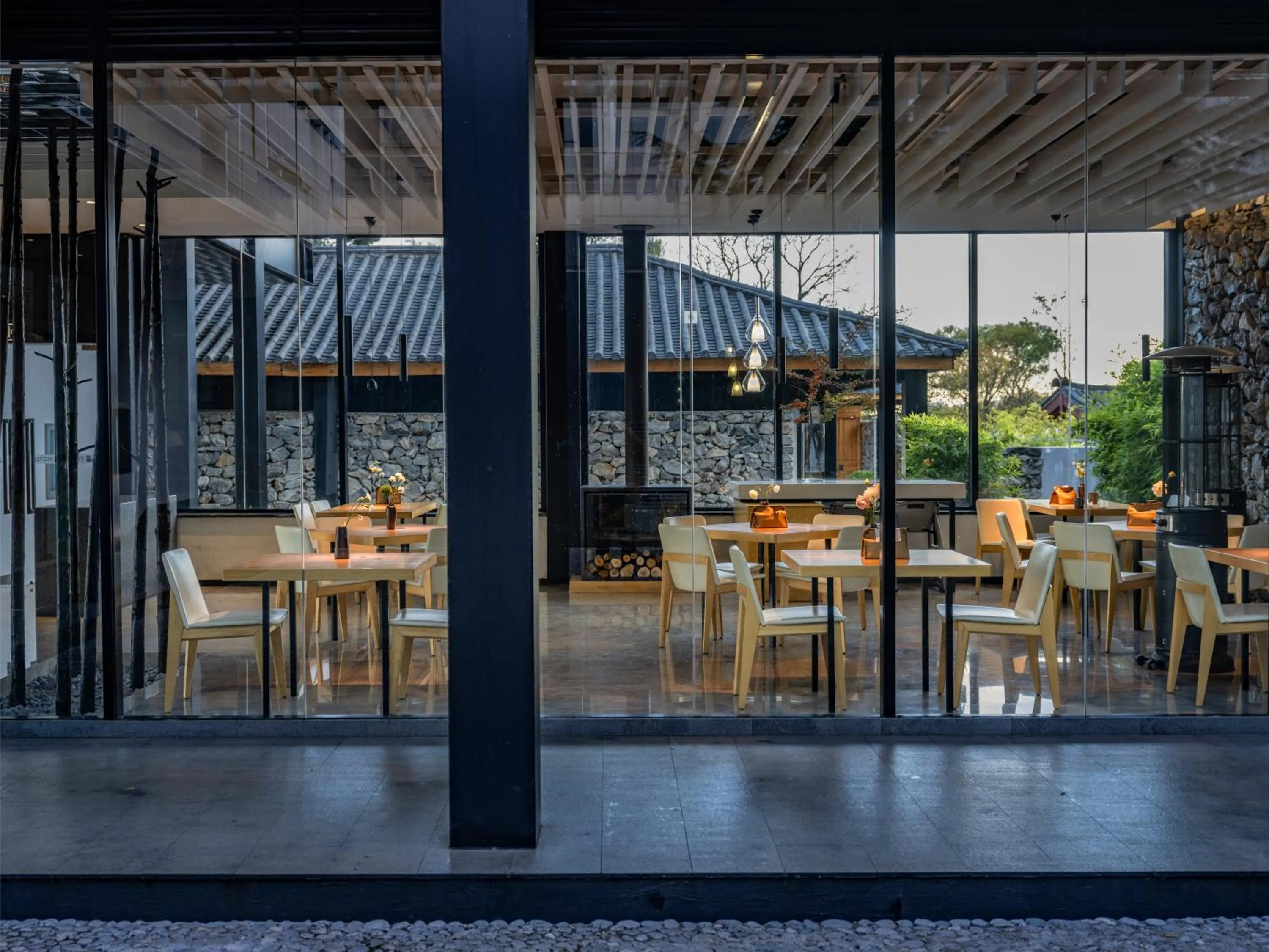 Restaurant/places to eat in The Rock Hotel