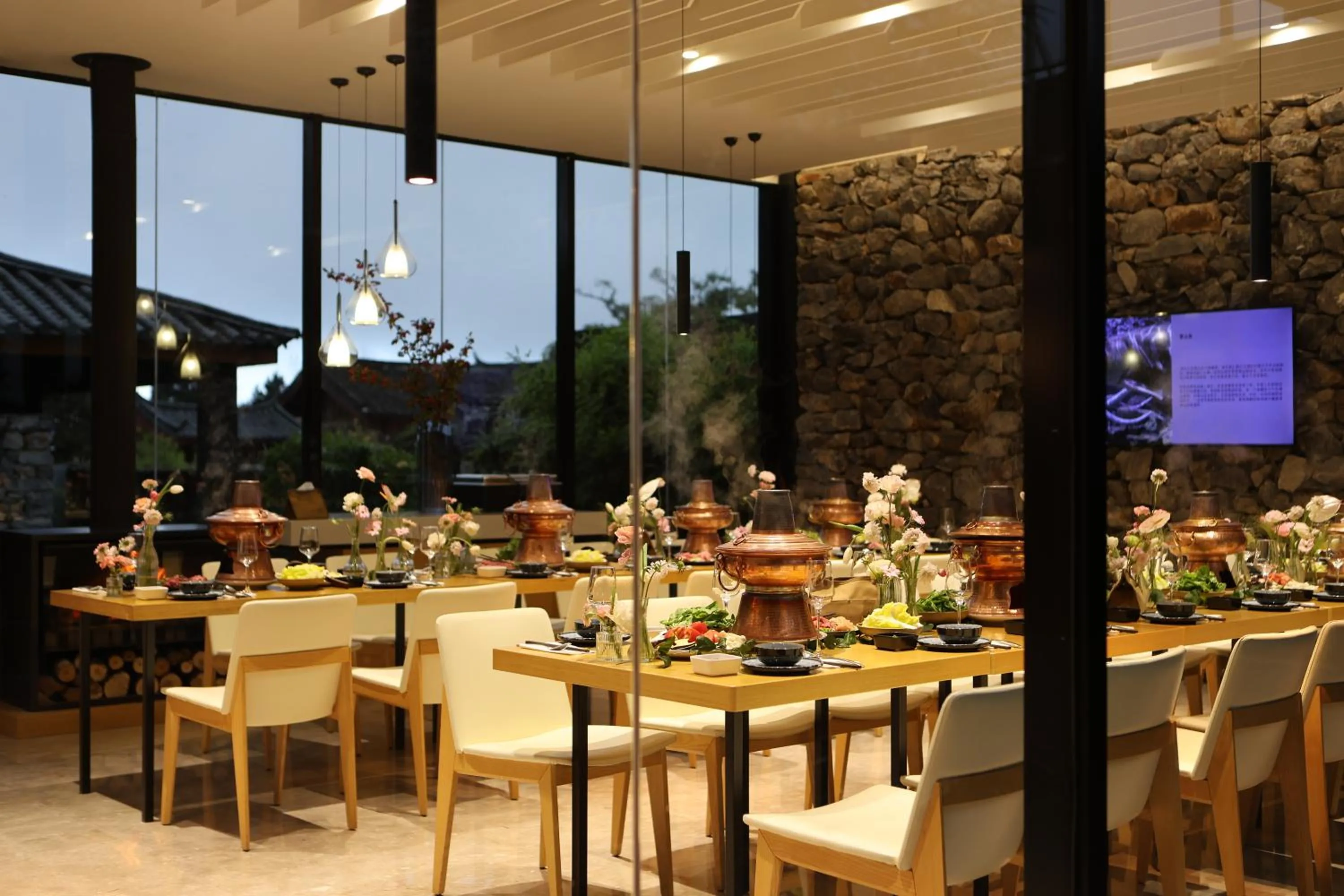 Restaurant/places to eat in The Rock Hotel