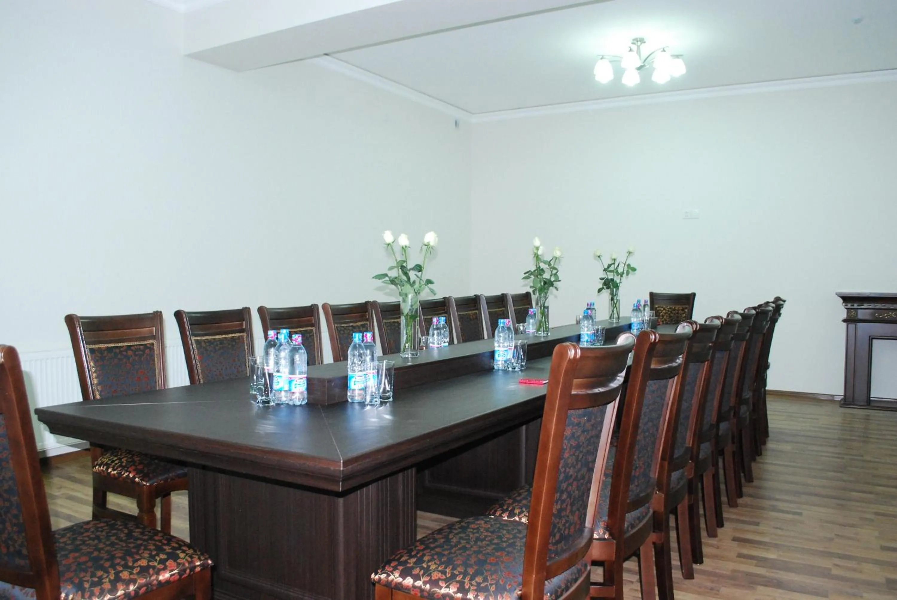 Business facilities in Jahon Palace
