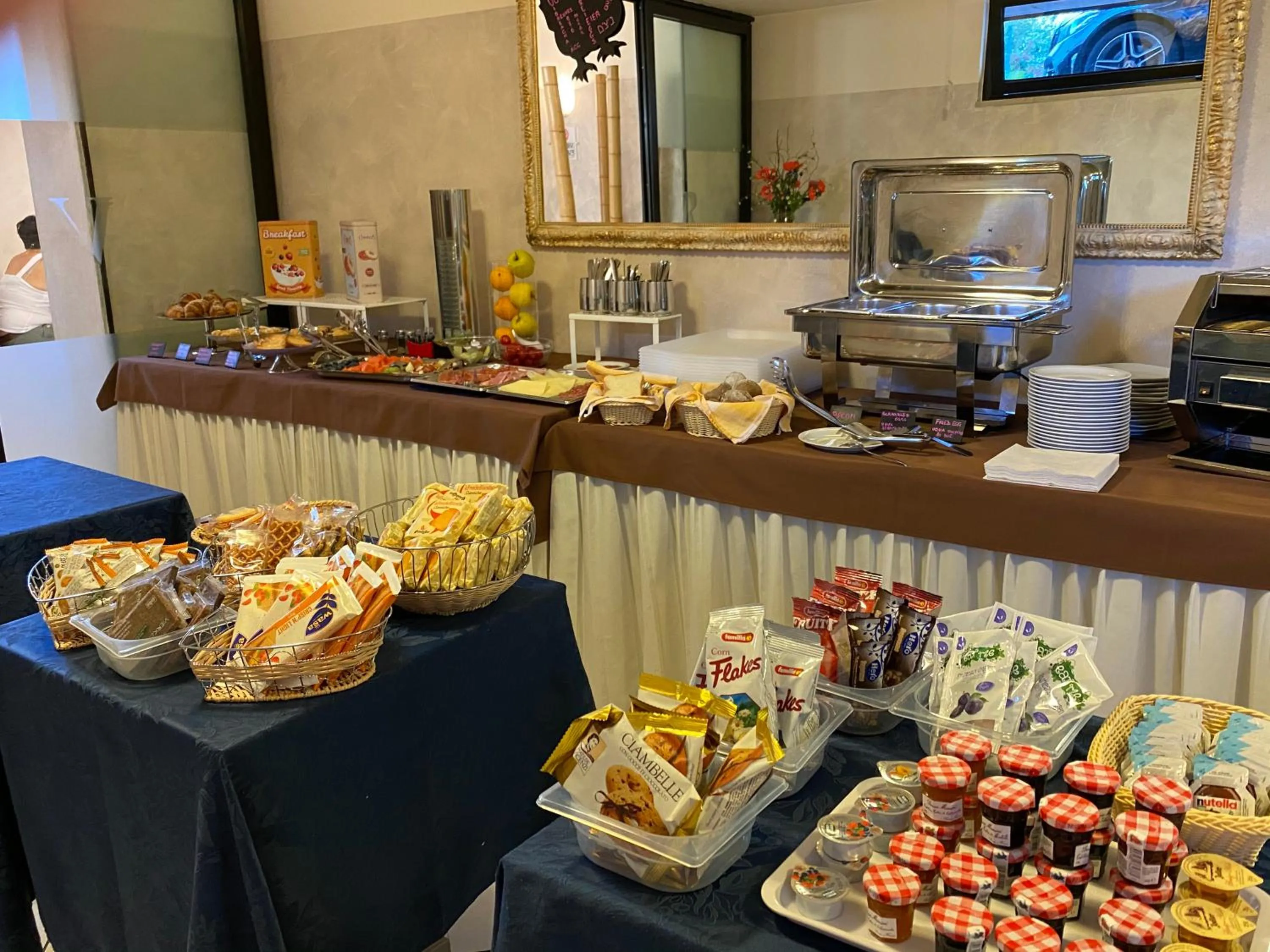 Food and drinks in Hotel Villa Rosa
