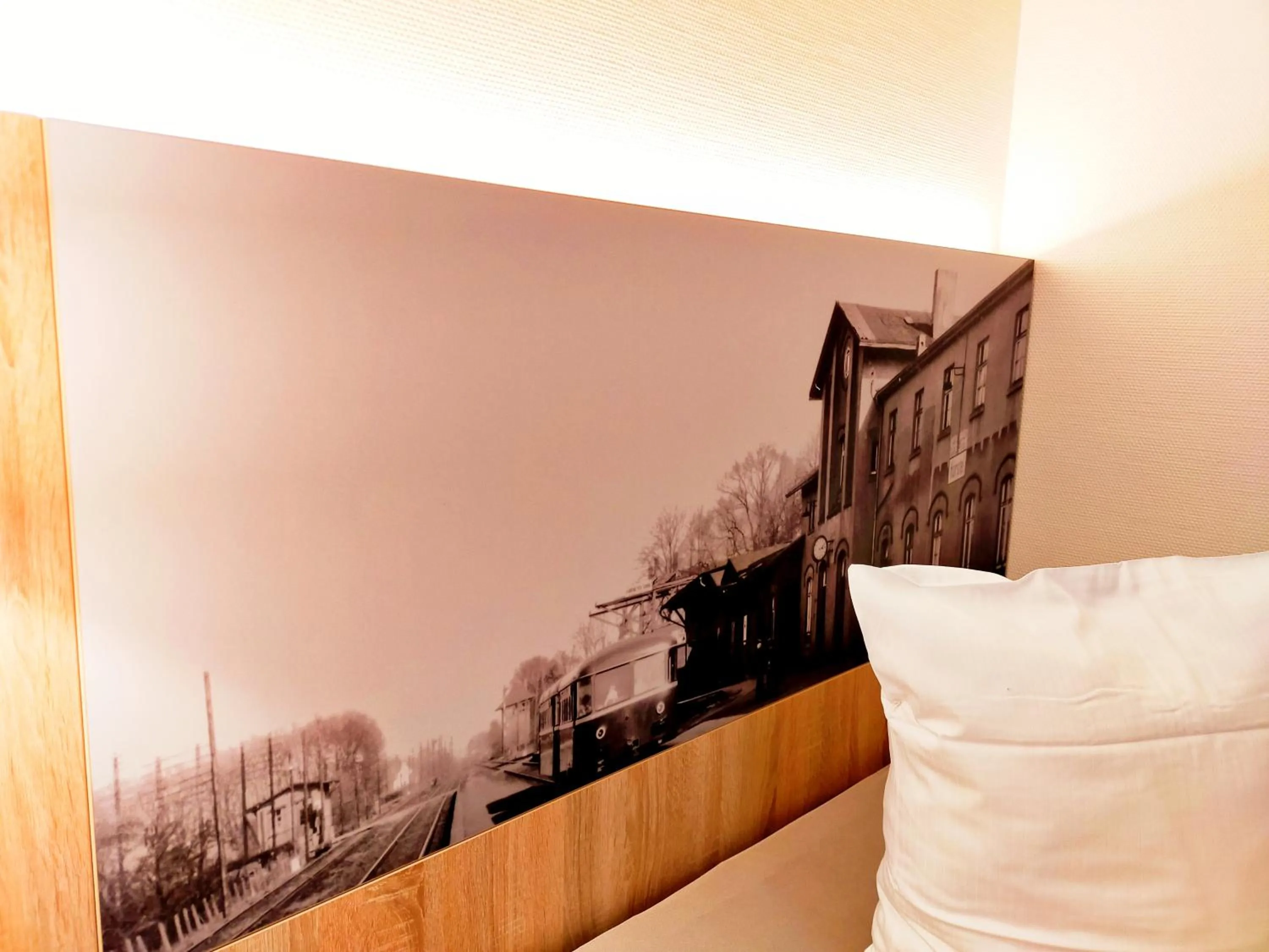 Photo of the whole room, Bed in Hotel Xtra Gleis