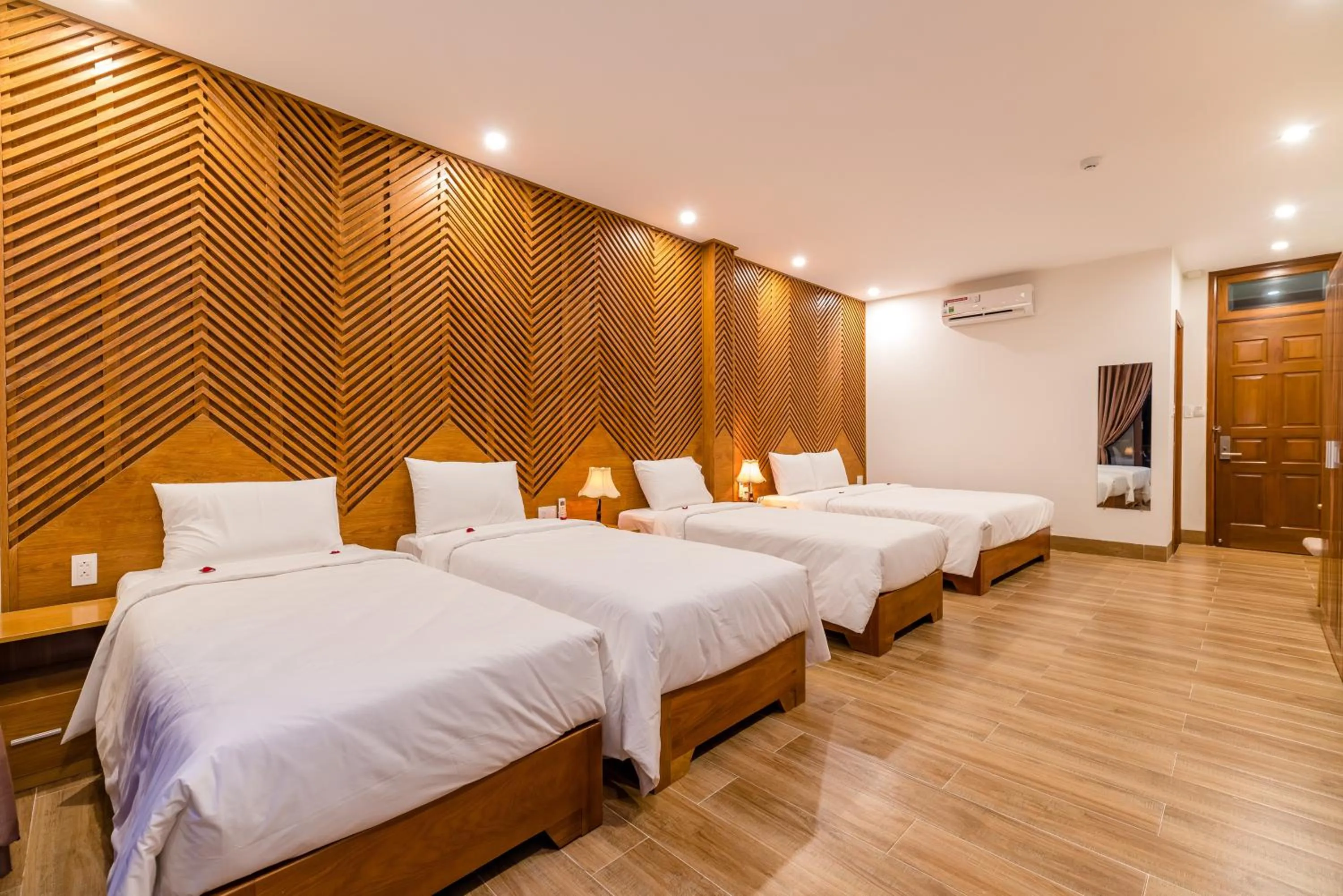 Photo of the whole room, Bed in Phong Phu Villa Hoi An