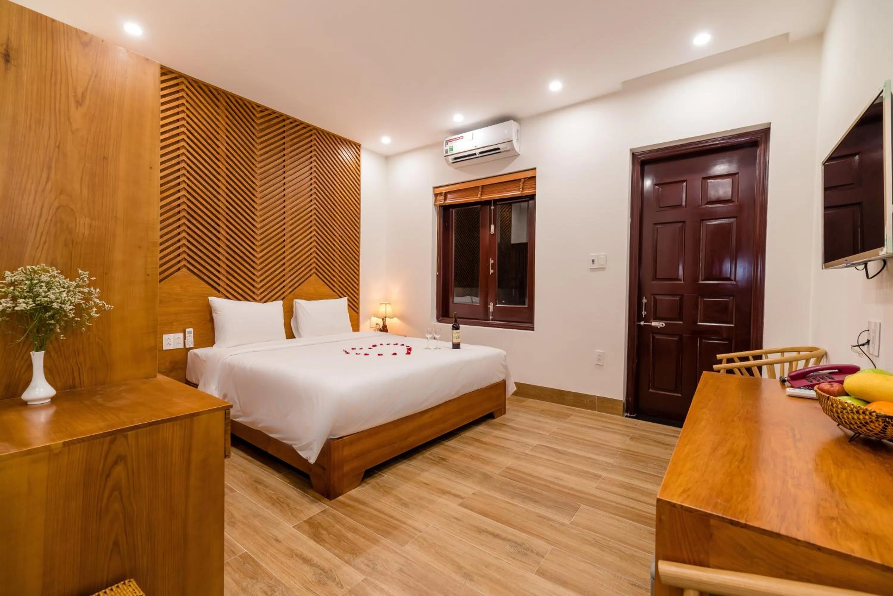 Photo of the whole room, Bed in Phong Phu Villa Hoi An