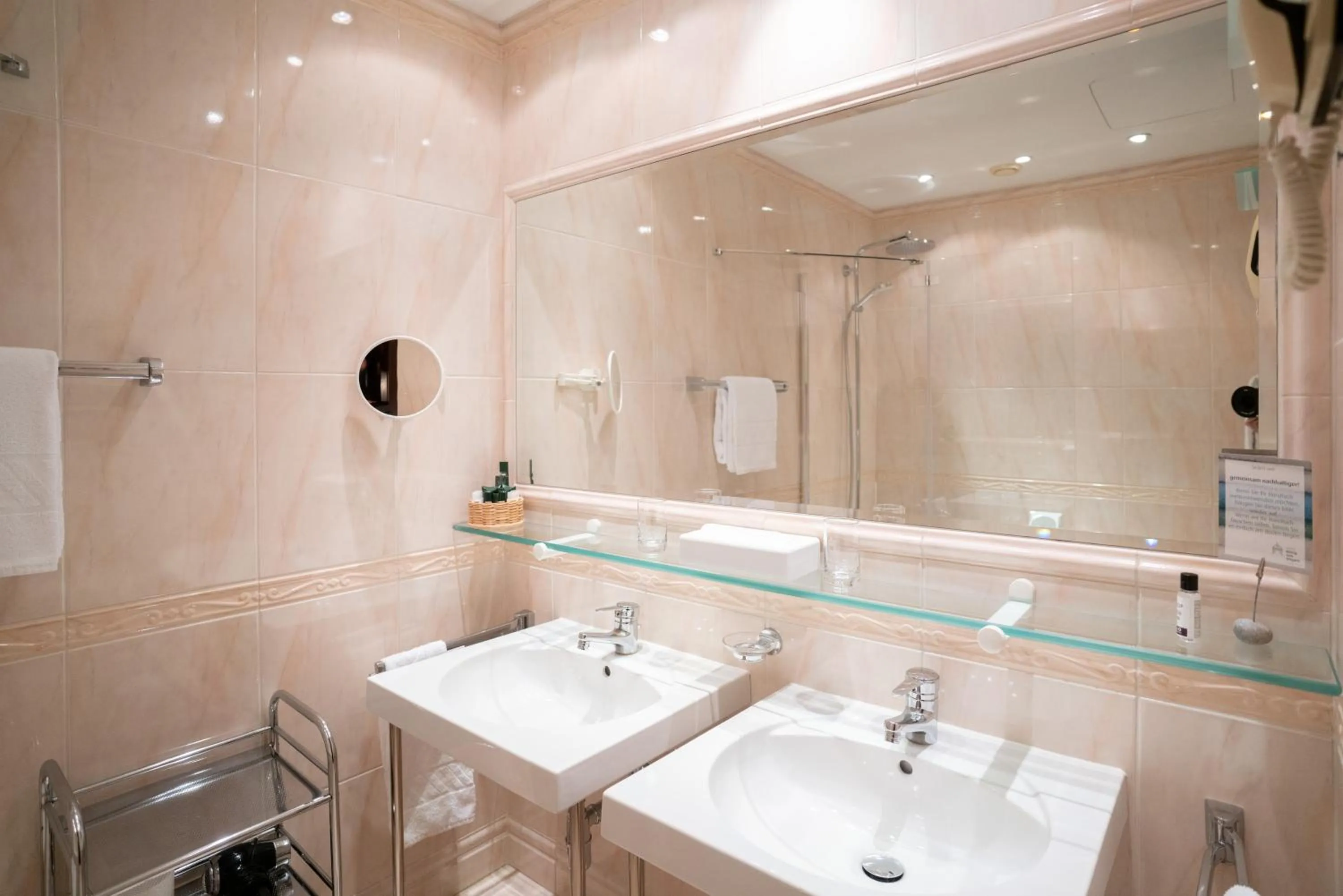 Bathroom in Hotel König von Ungarn