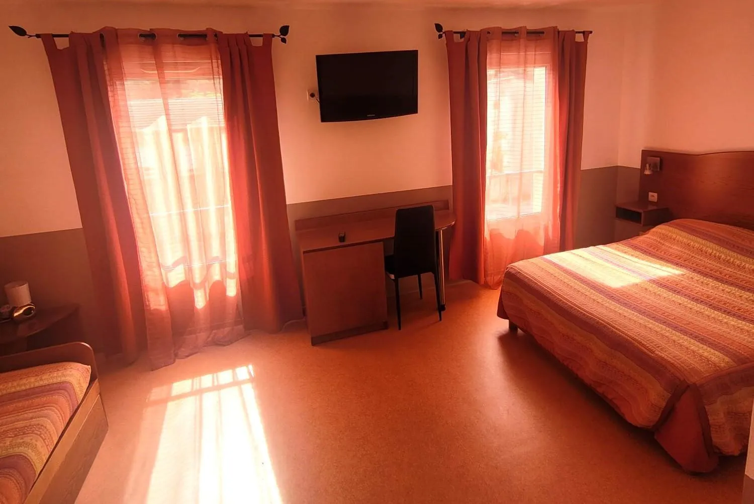 Bedroom, Bed in Hôtel de l'Orb