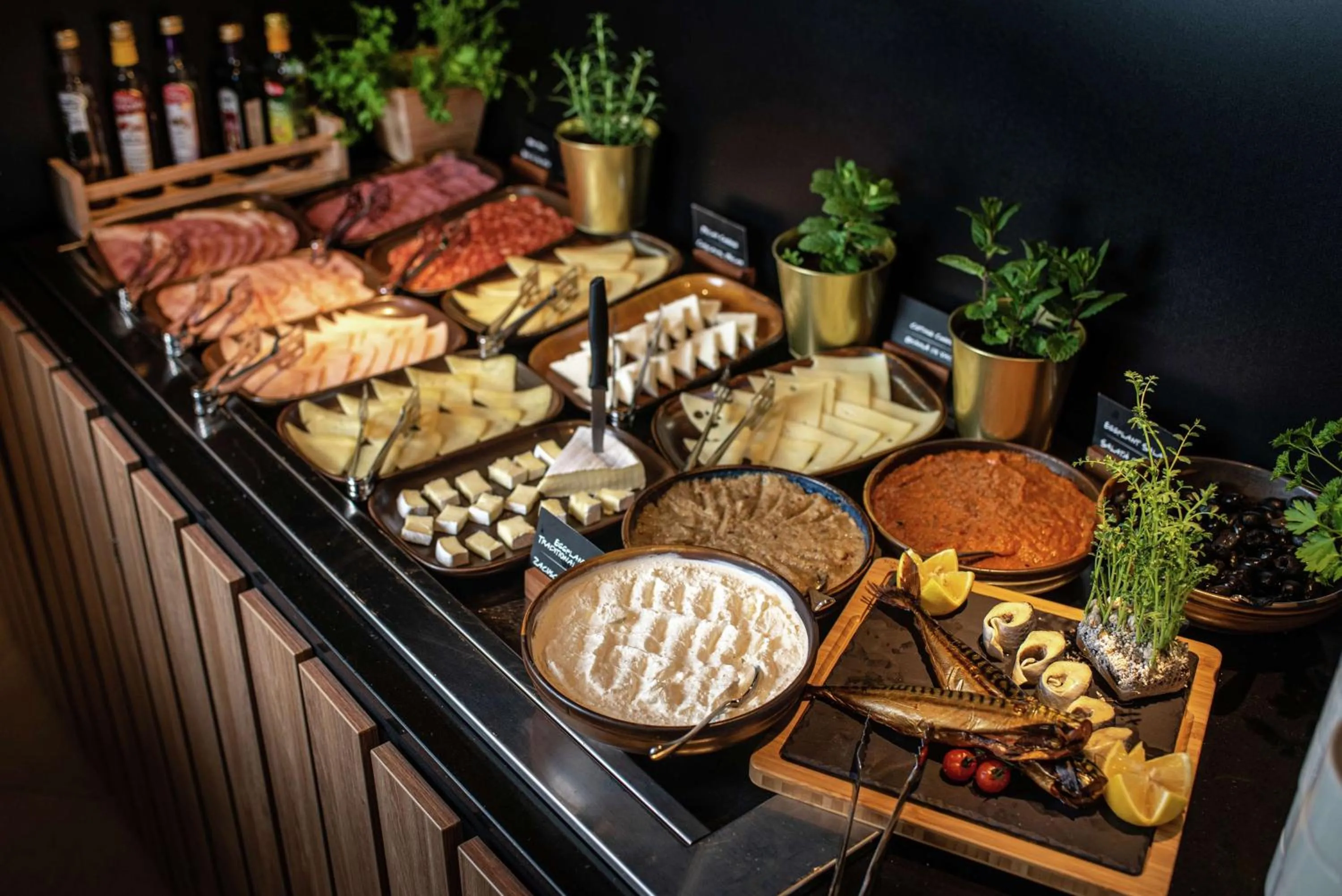 Restaurant/places to eat in Hilton Garden Inn Bucharest Airport