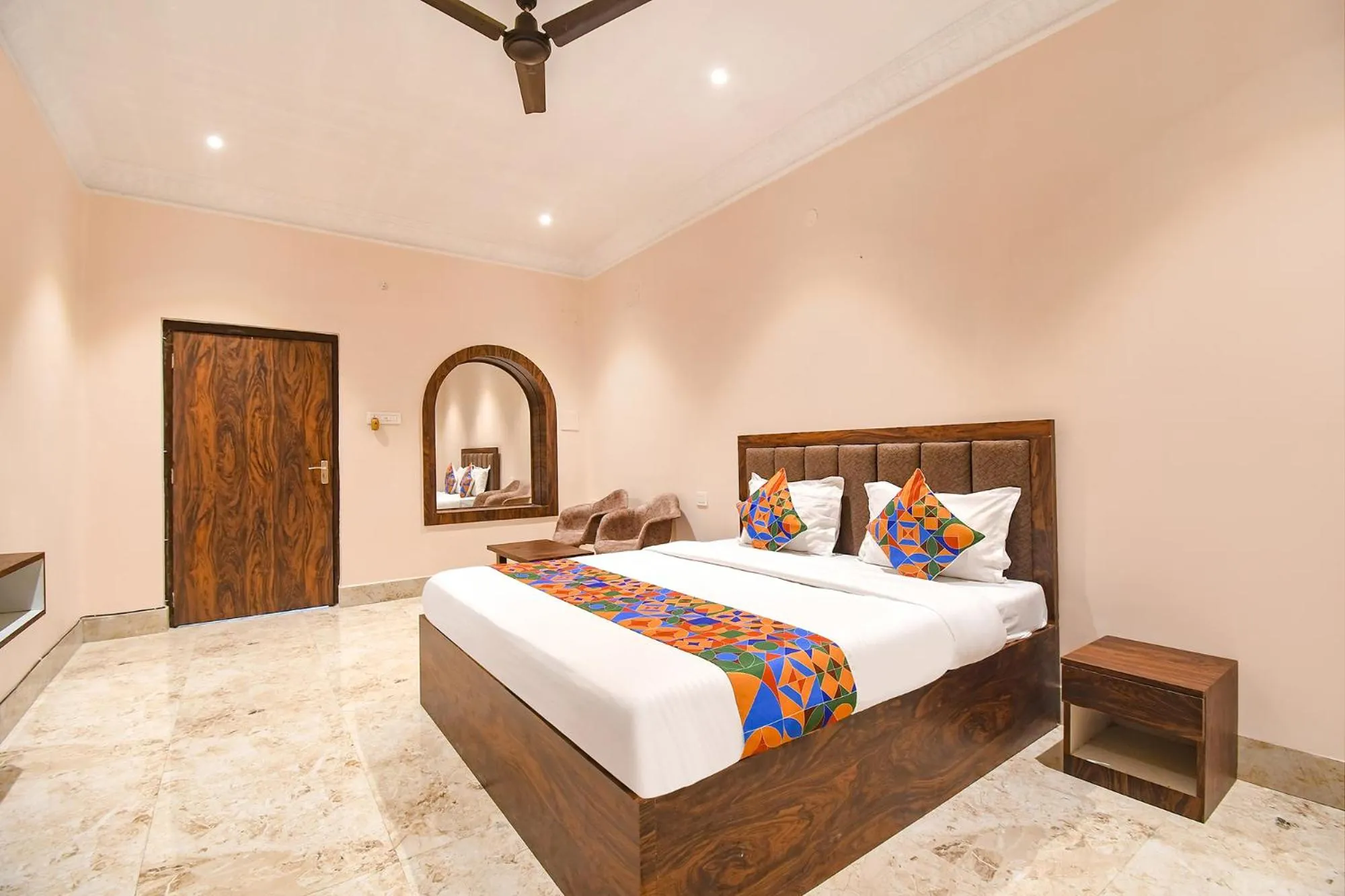 Bed in FabHotel Golden Suites - Nr Park Circus 7 point