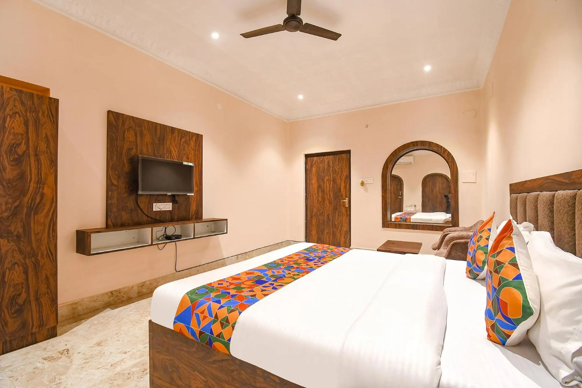 Bed in FabHotel Golden Suites - Nr Park Circus 7 point