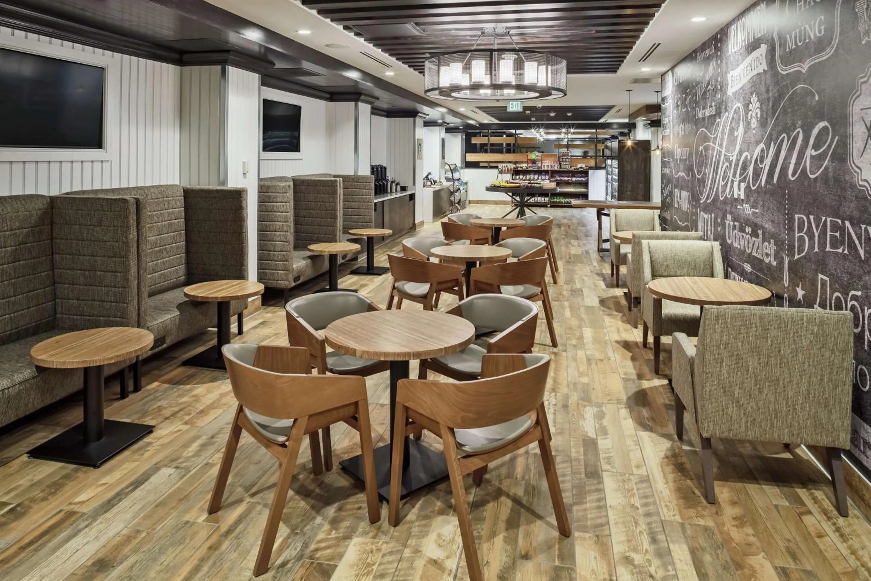 Dining area in DoubleTree by Hilton Hotel Denver