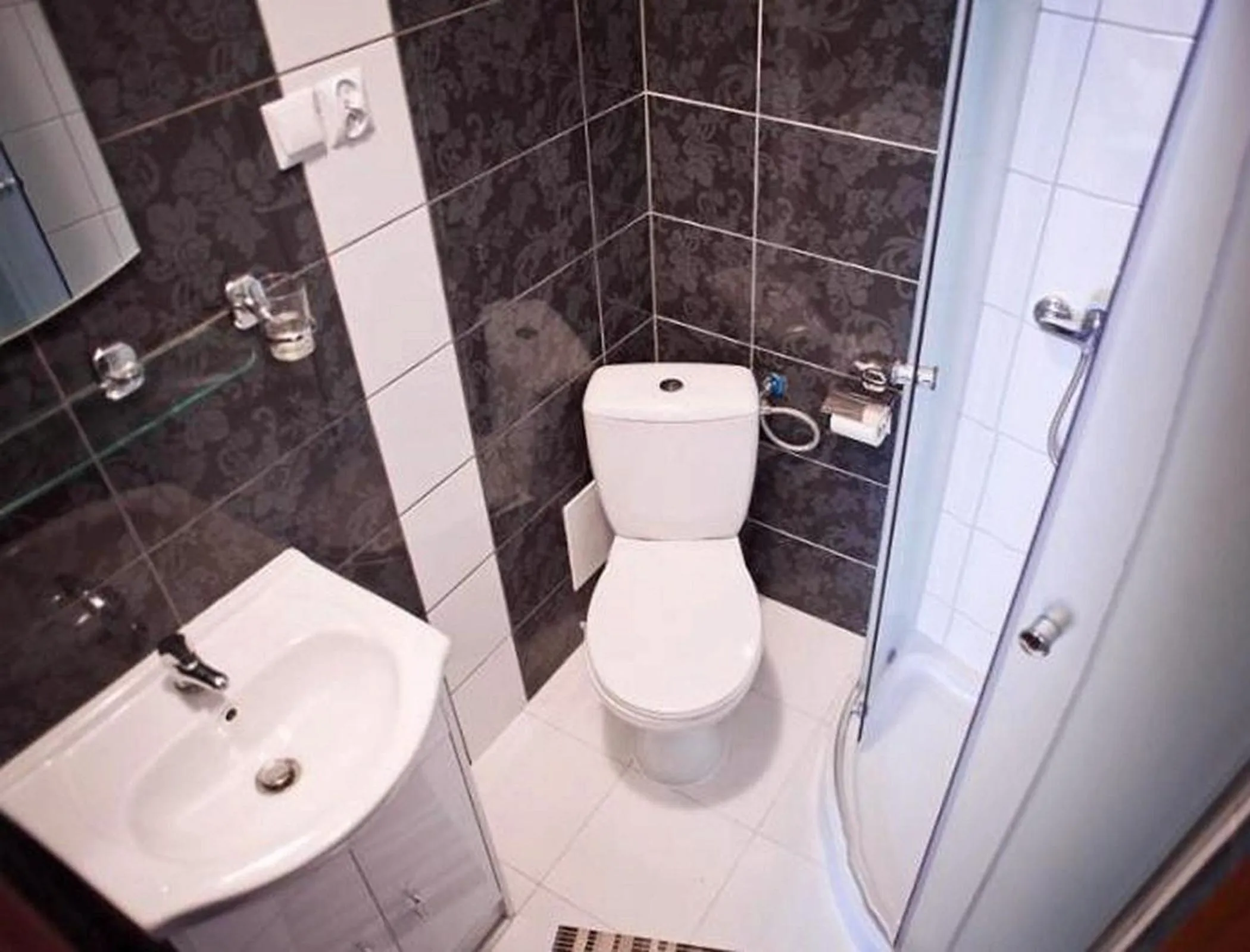 Shower in Hotel Bursztyn