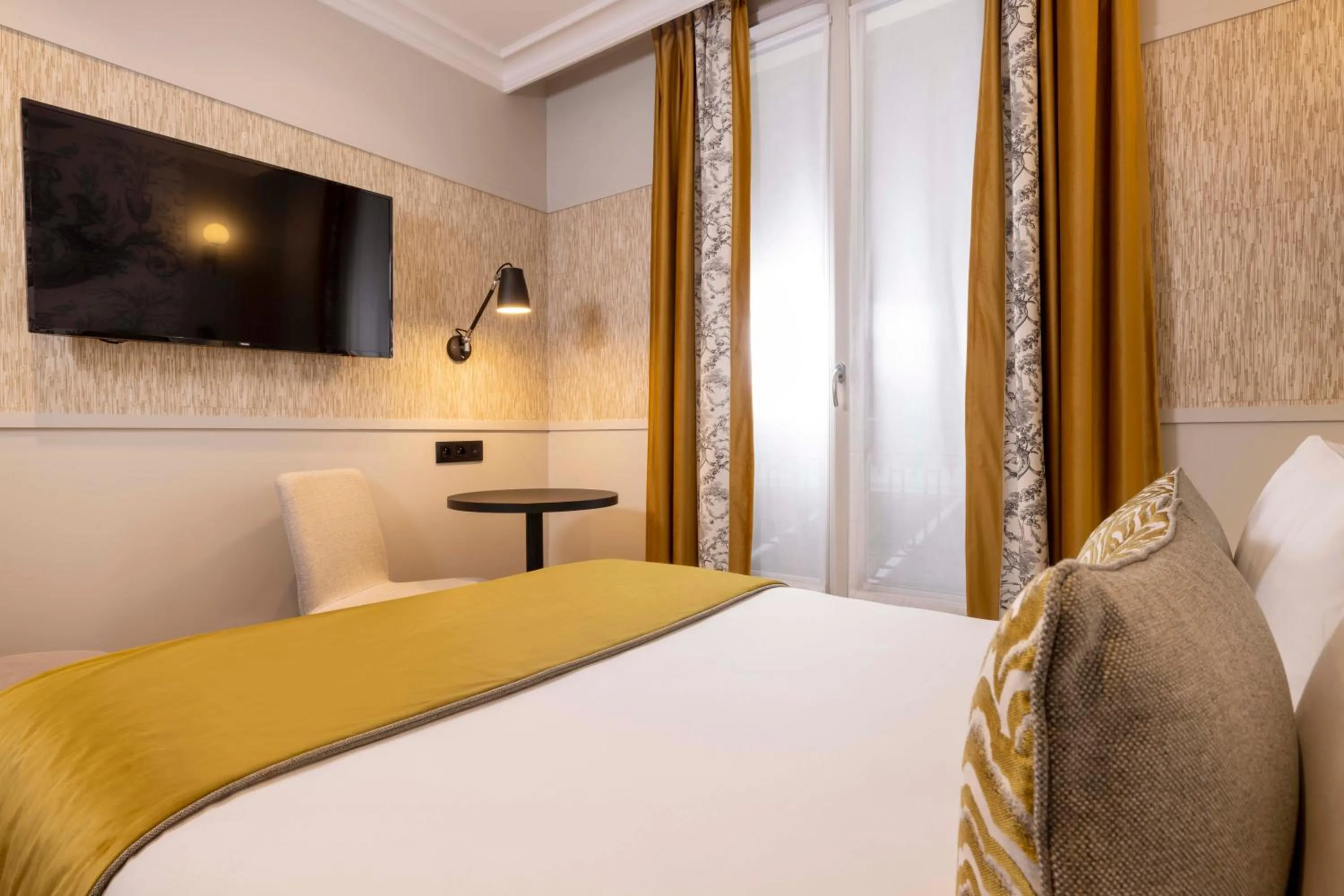 Bed in Grand Hôtel Lévêque