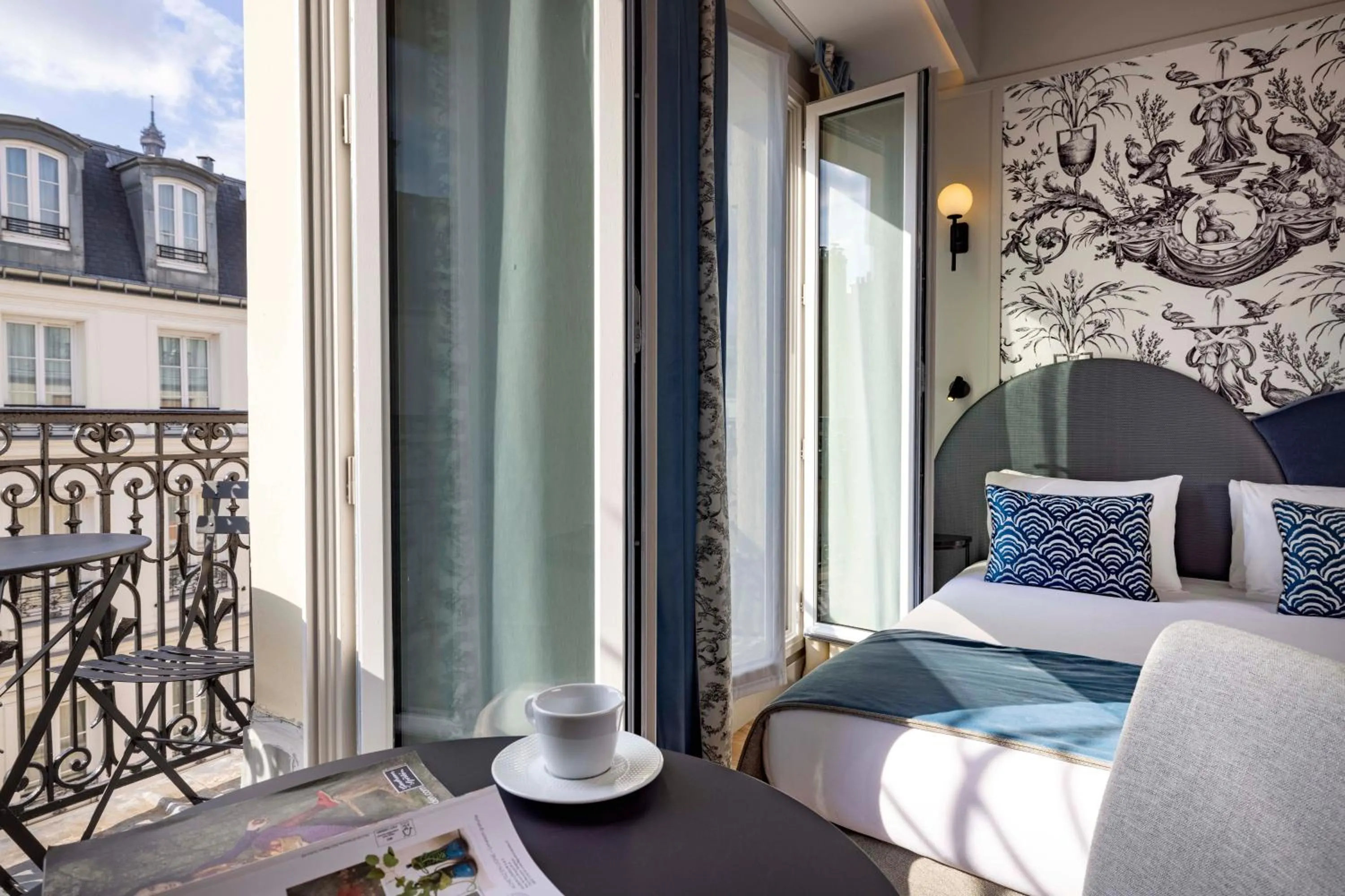 Bedroom, Bed in Grand Hôtel Lévêque