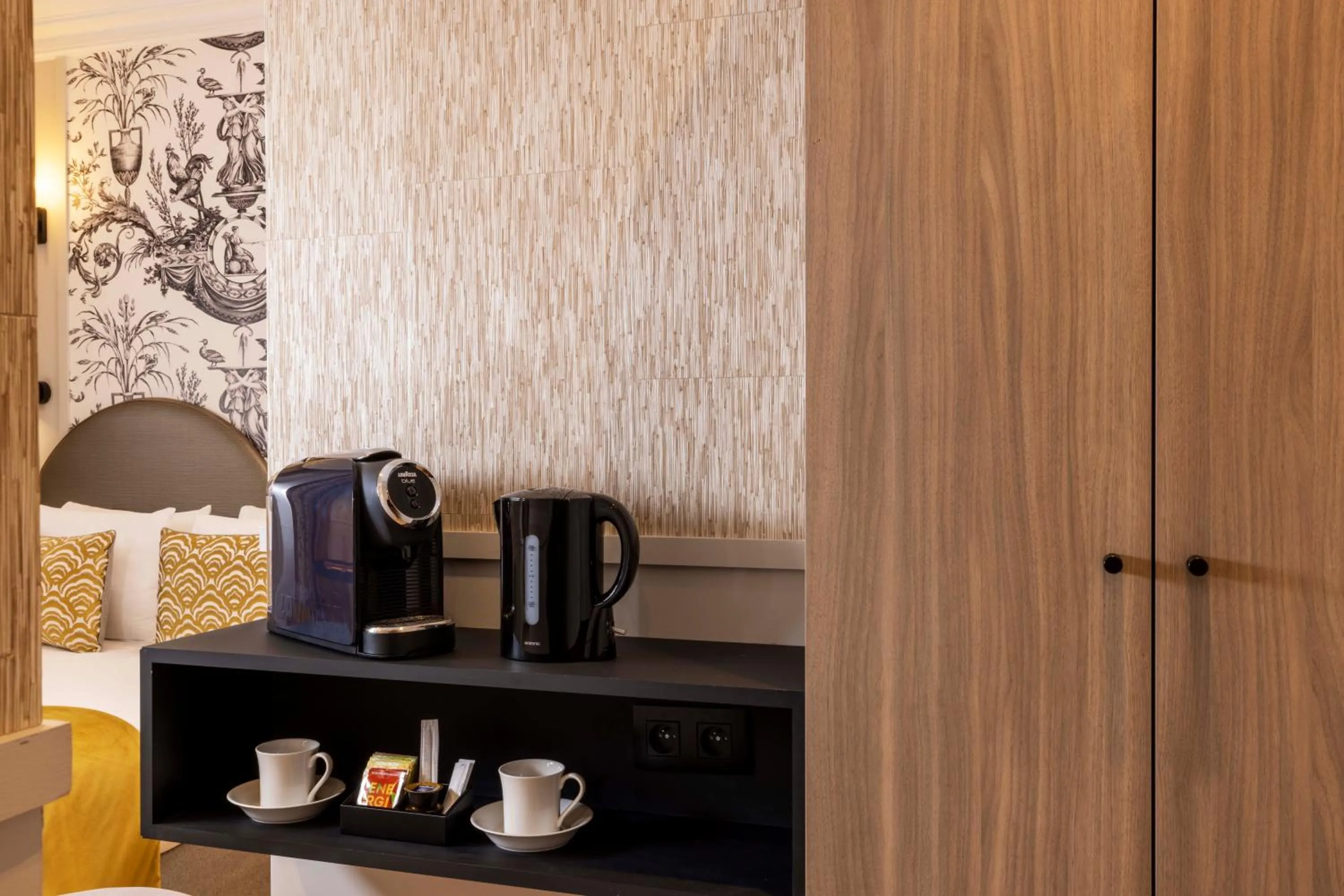 Coffee/tea facilities in Grand Hôtel Lévêque