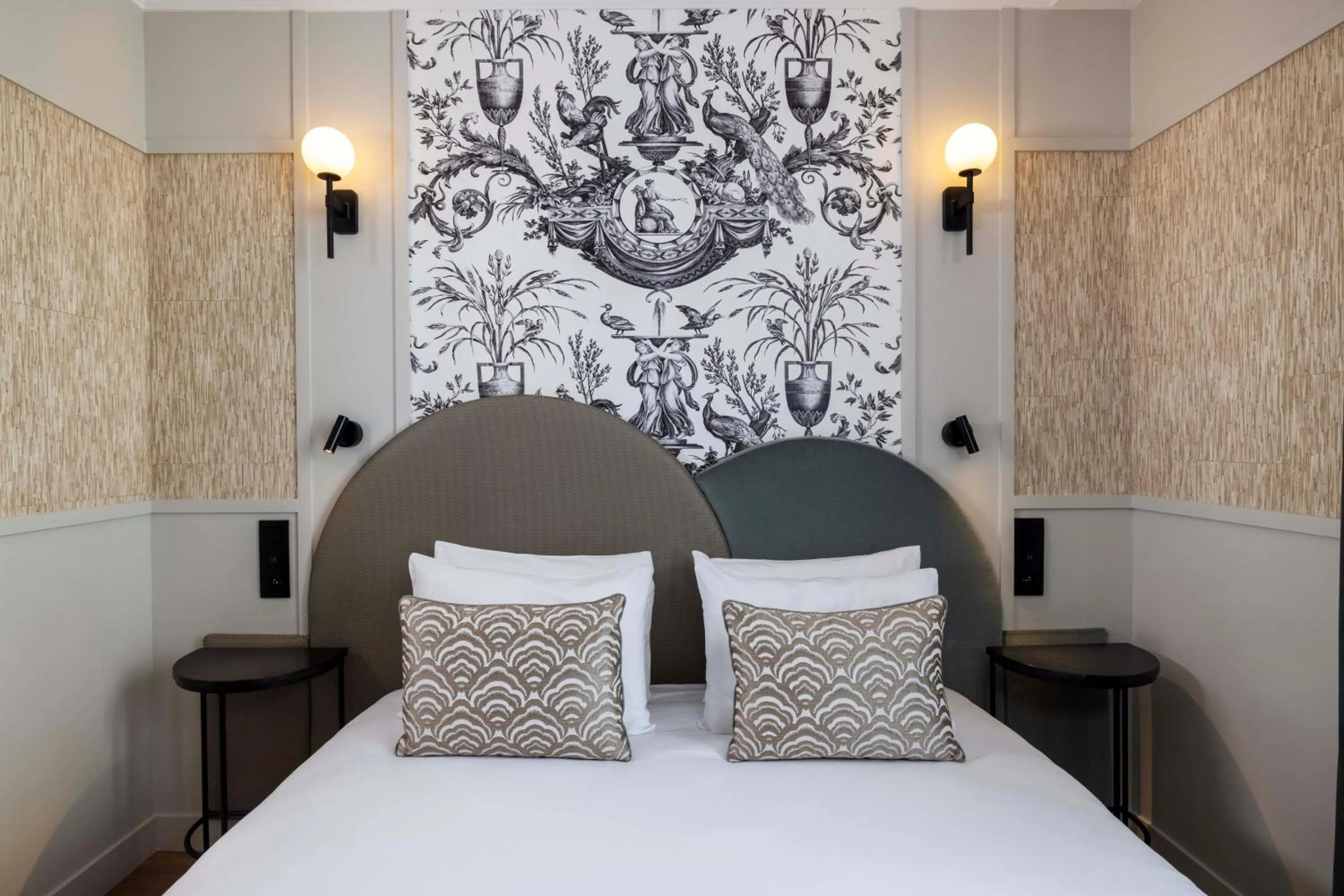 Bed in Grand Hôtel Lévêque