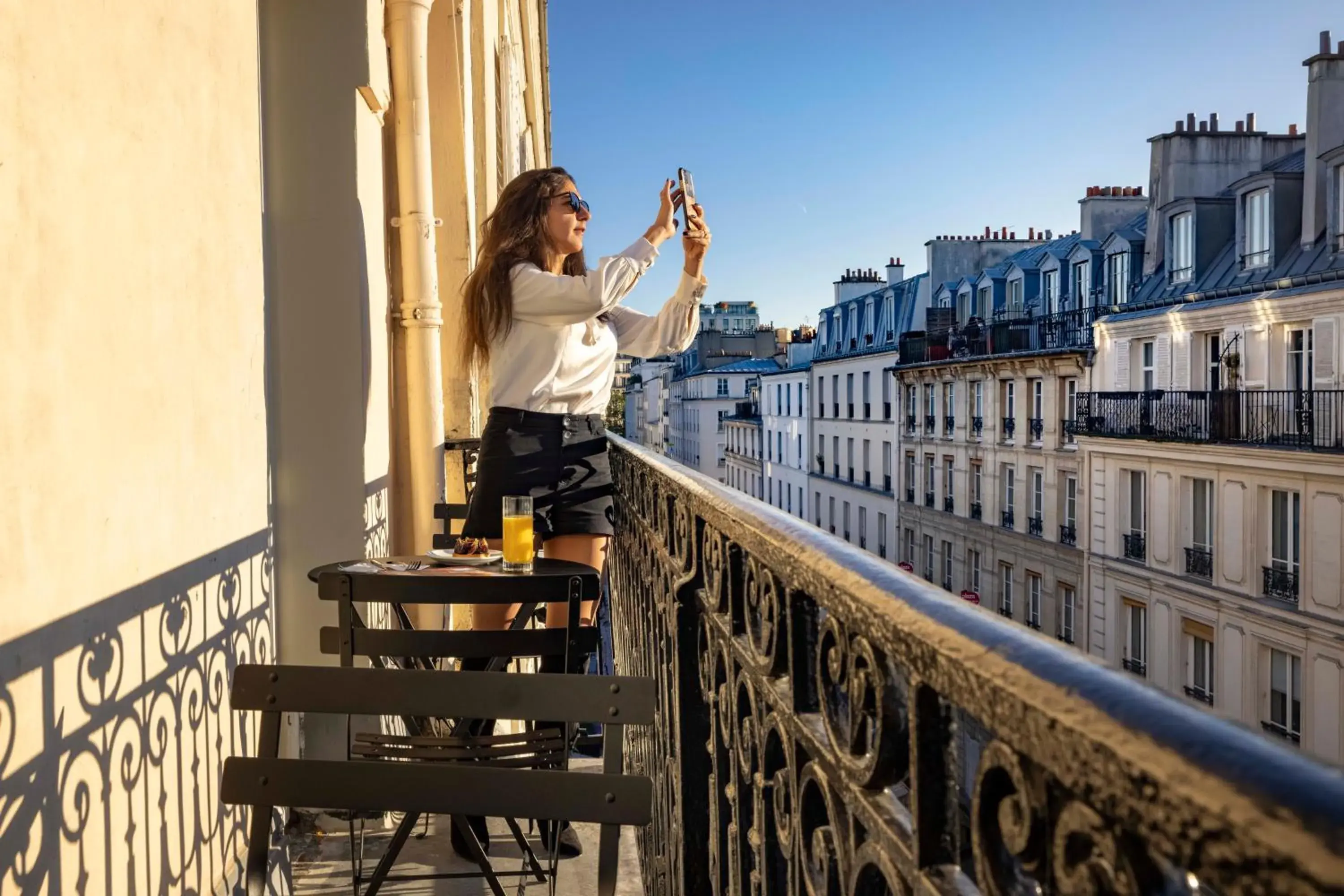Superior Triple Room with Balcony in Grand Hôtel Lévêque Superior Triple Room with Balcony in Grand Hôtel Lévêque