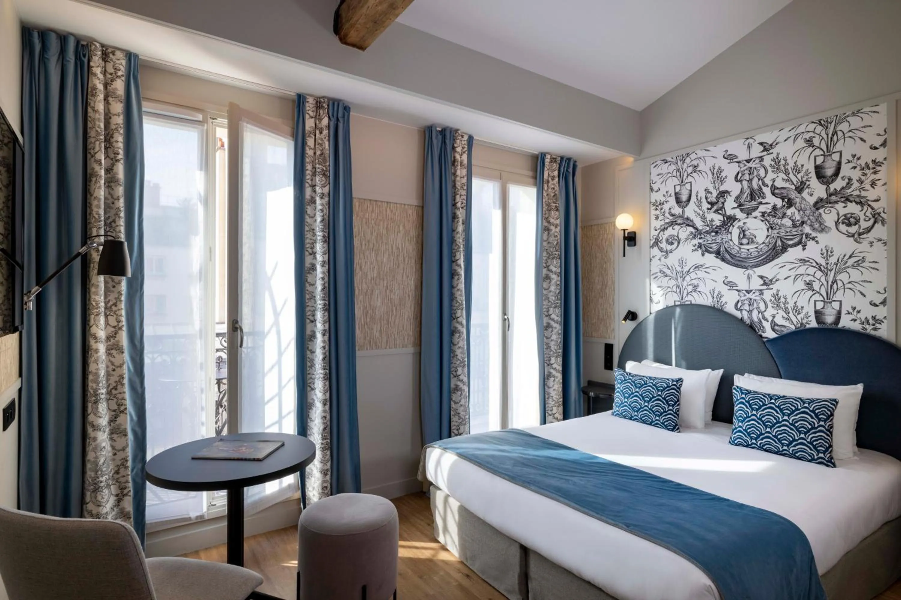 Bedroom, Bed in Grand Hôtel Lévêque