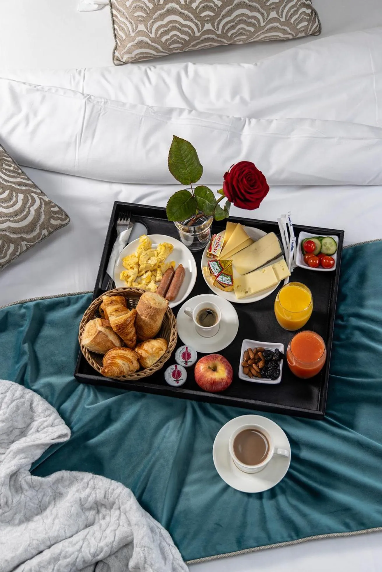 Breakfast, Bed in Grand Hôtel Lévêque