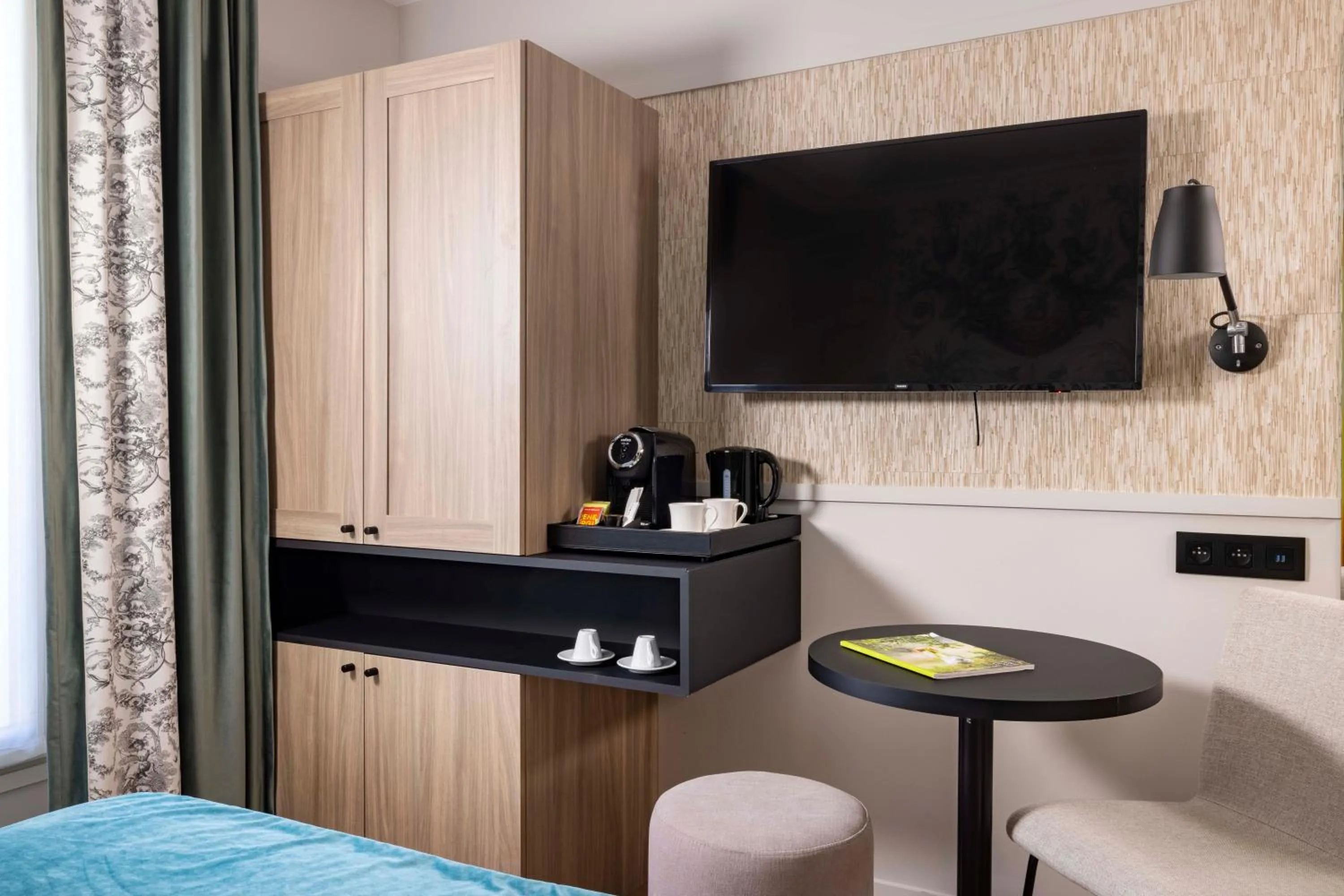 TV and multimedia, Bed in Grand Hôtel Lévêque