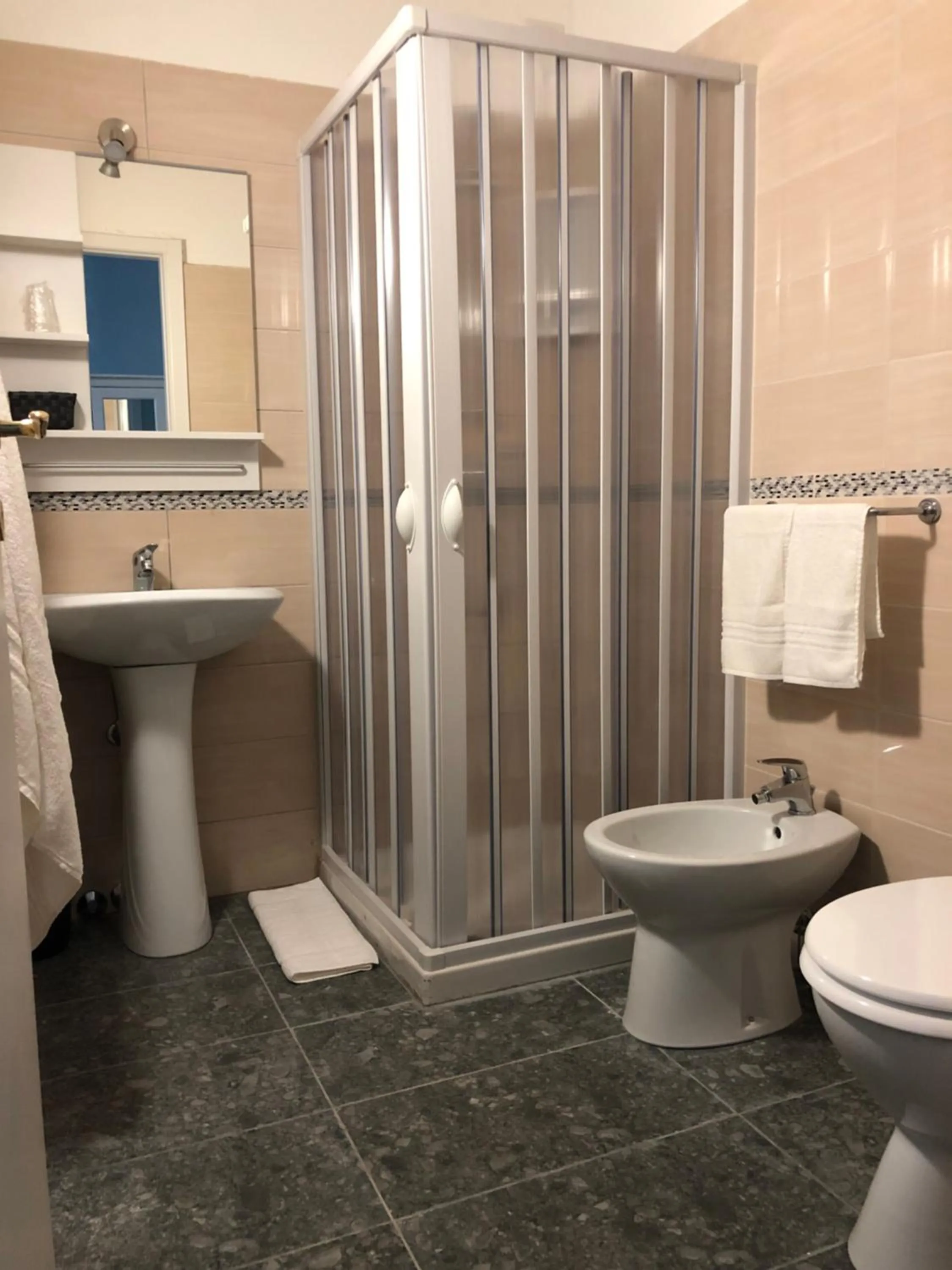 Bathroom in Affittacamere Roma