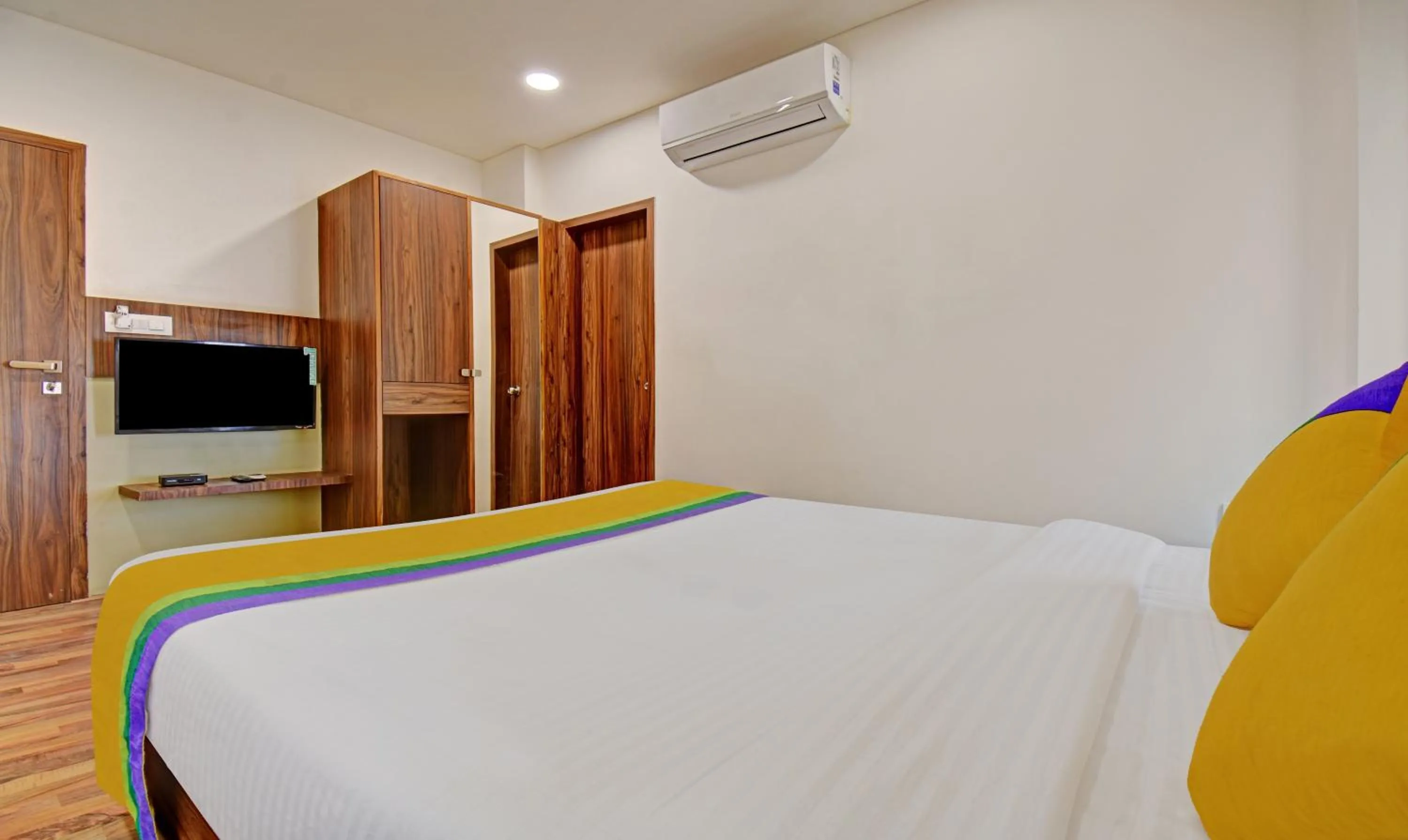 Bedroom, Bed in Itsy Hotels Shivshakti
