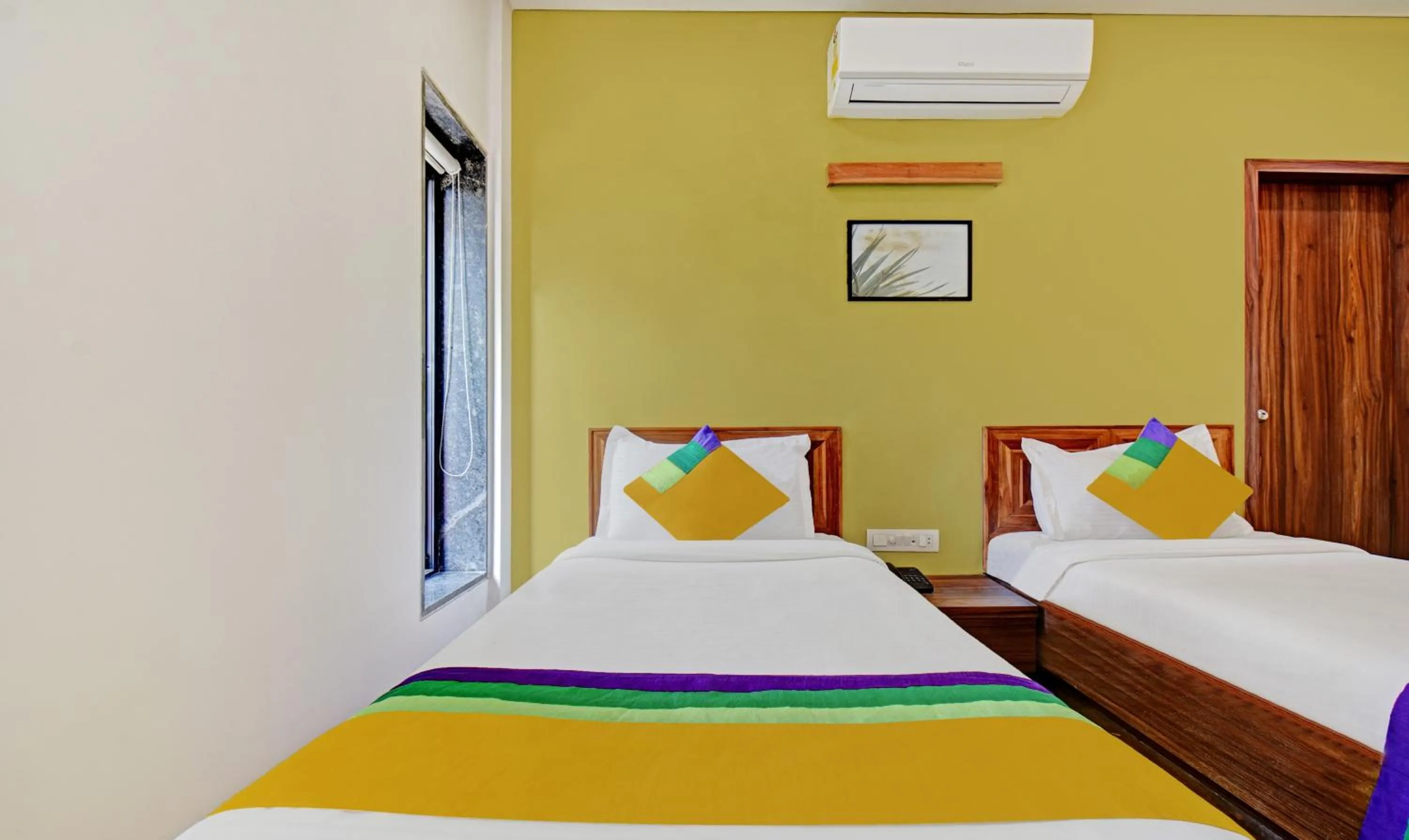 Bedroom, Bed in Itsy Hotels Shivshakti